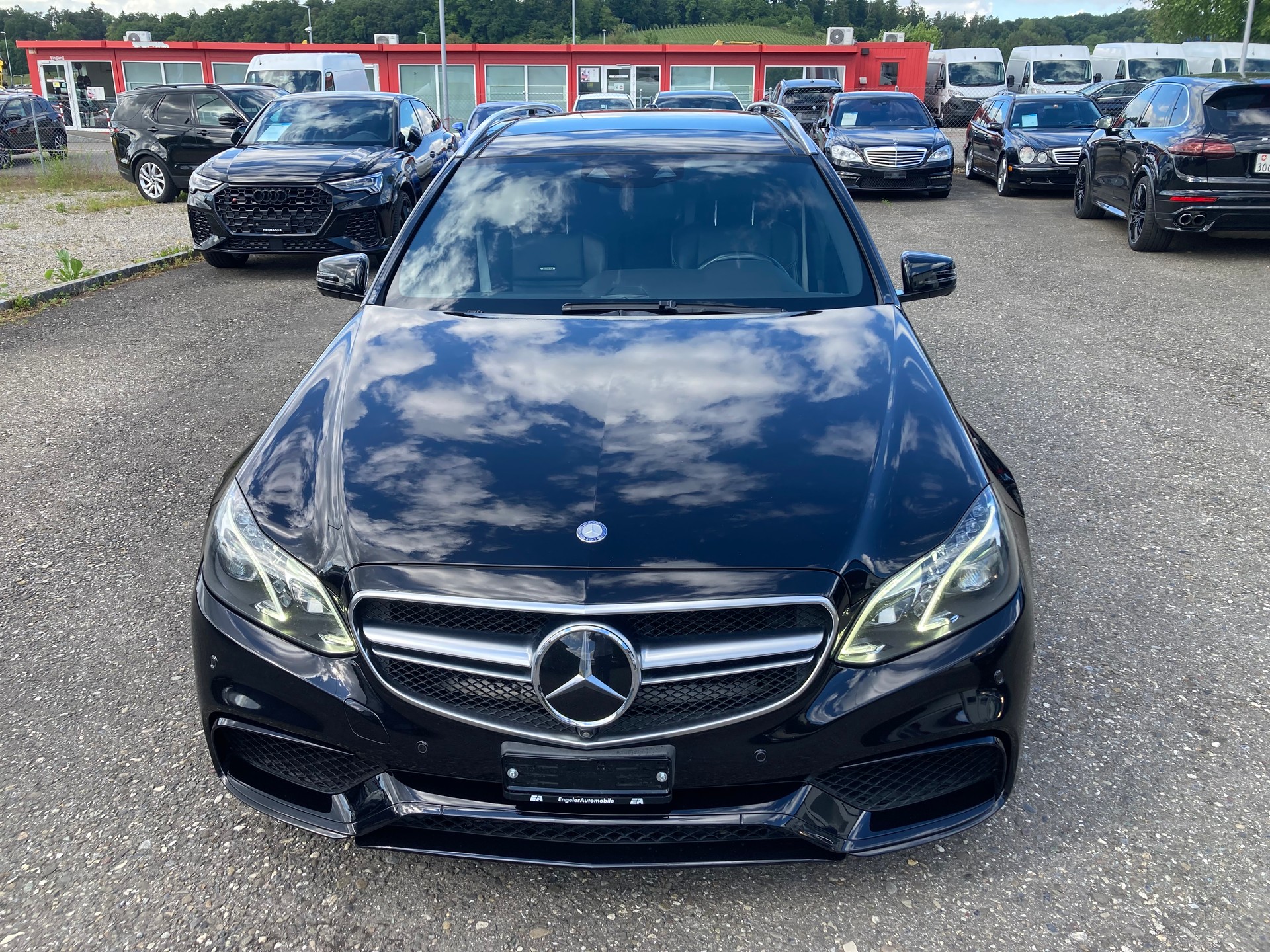 MERCEDES-BENZ E 63 AMG S 4Matic Speedshift Driver Package-showroom-element-1