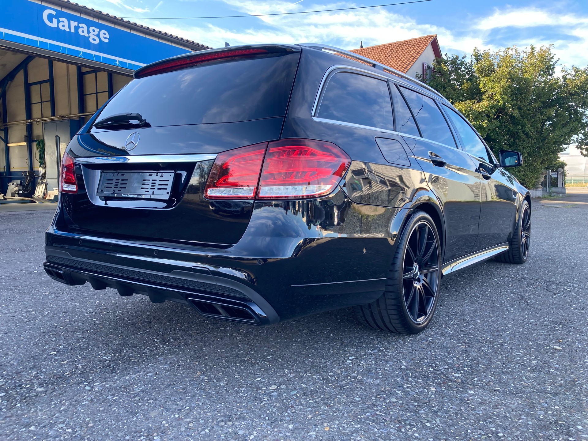 MERCEDES-BENZ E 63 AMG S 4Matic Speedshift Driver Package-image-5