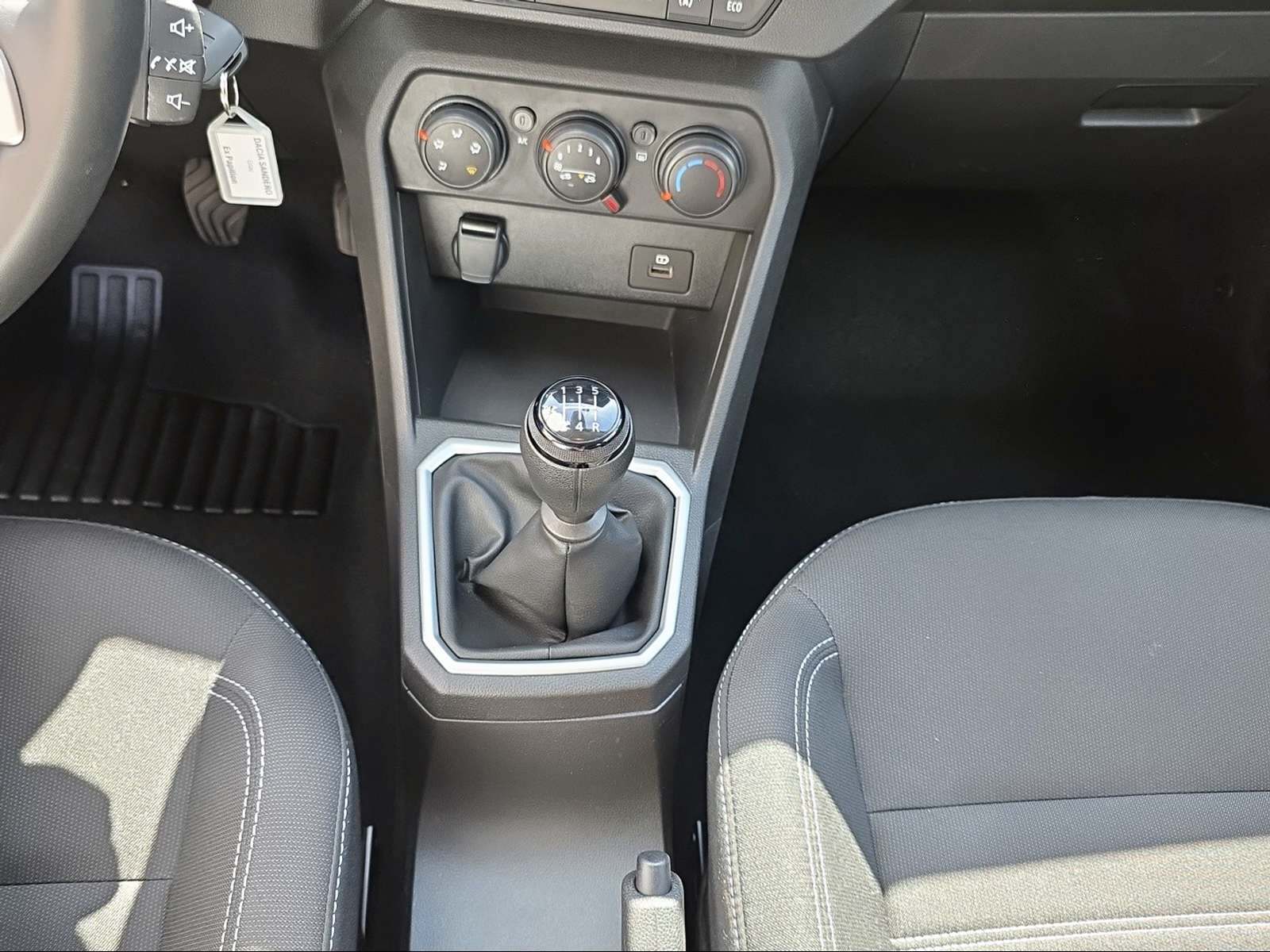 DACIA Sandero 1.0 TCe Expression-image-10