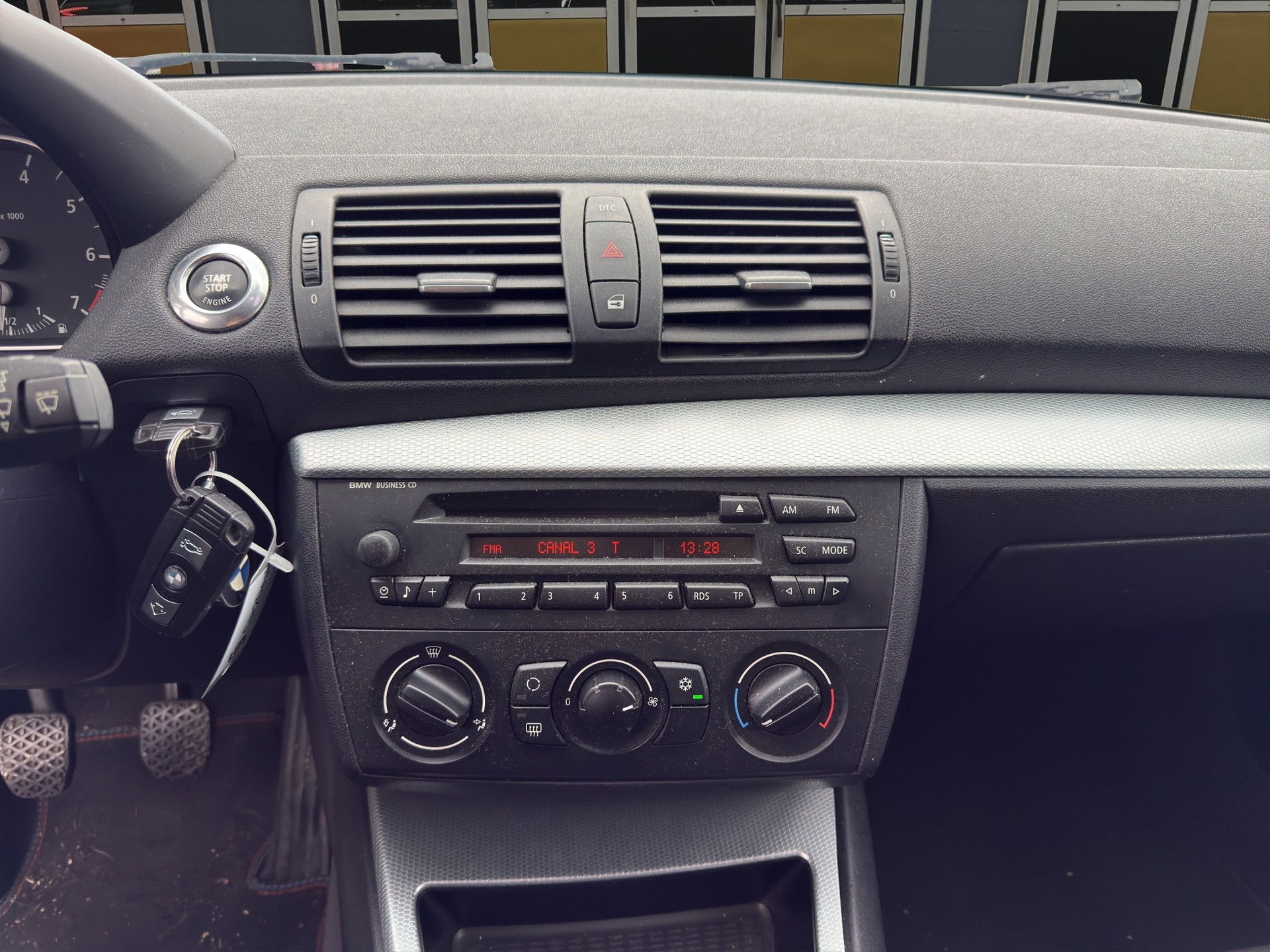 BMW 120i M-Sportpaket-image-14
