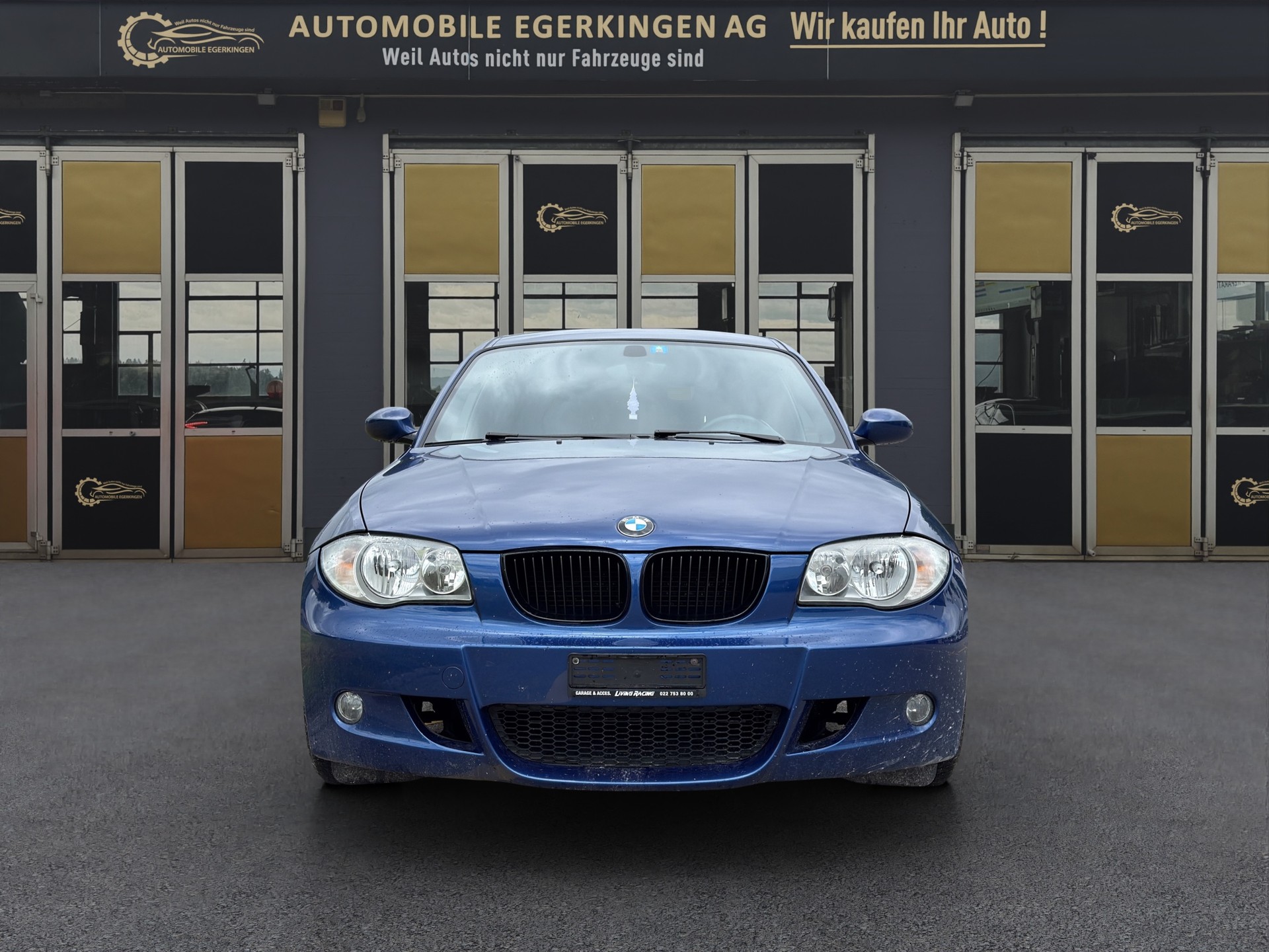 BMW 120i M-Sportpaket-showroom-element-1