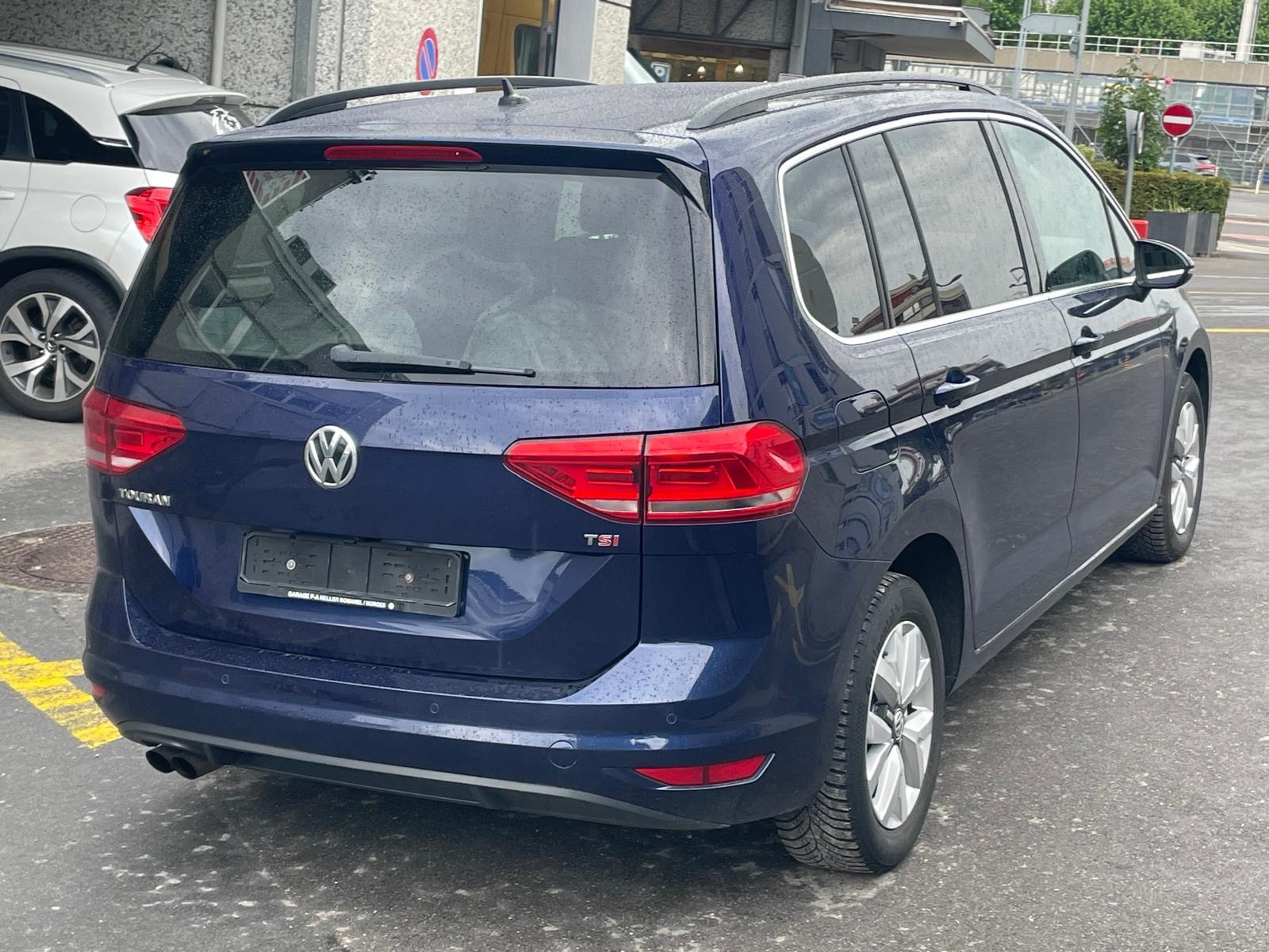 VW Touran 1.4 TSI BlueMotion Technology Highline DSG-image-1