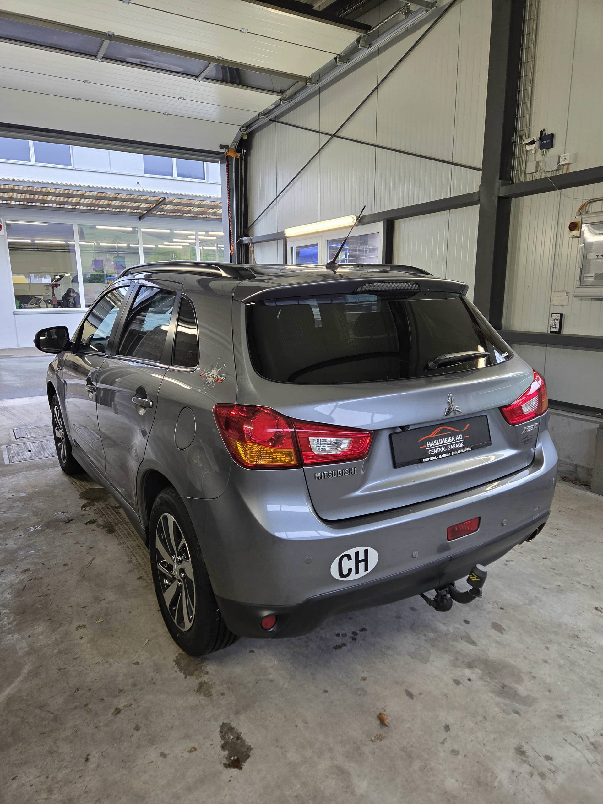 MITSUBISHI ASX 2.2 DID Celebration 300K 4x4-image-2