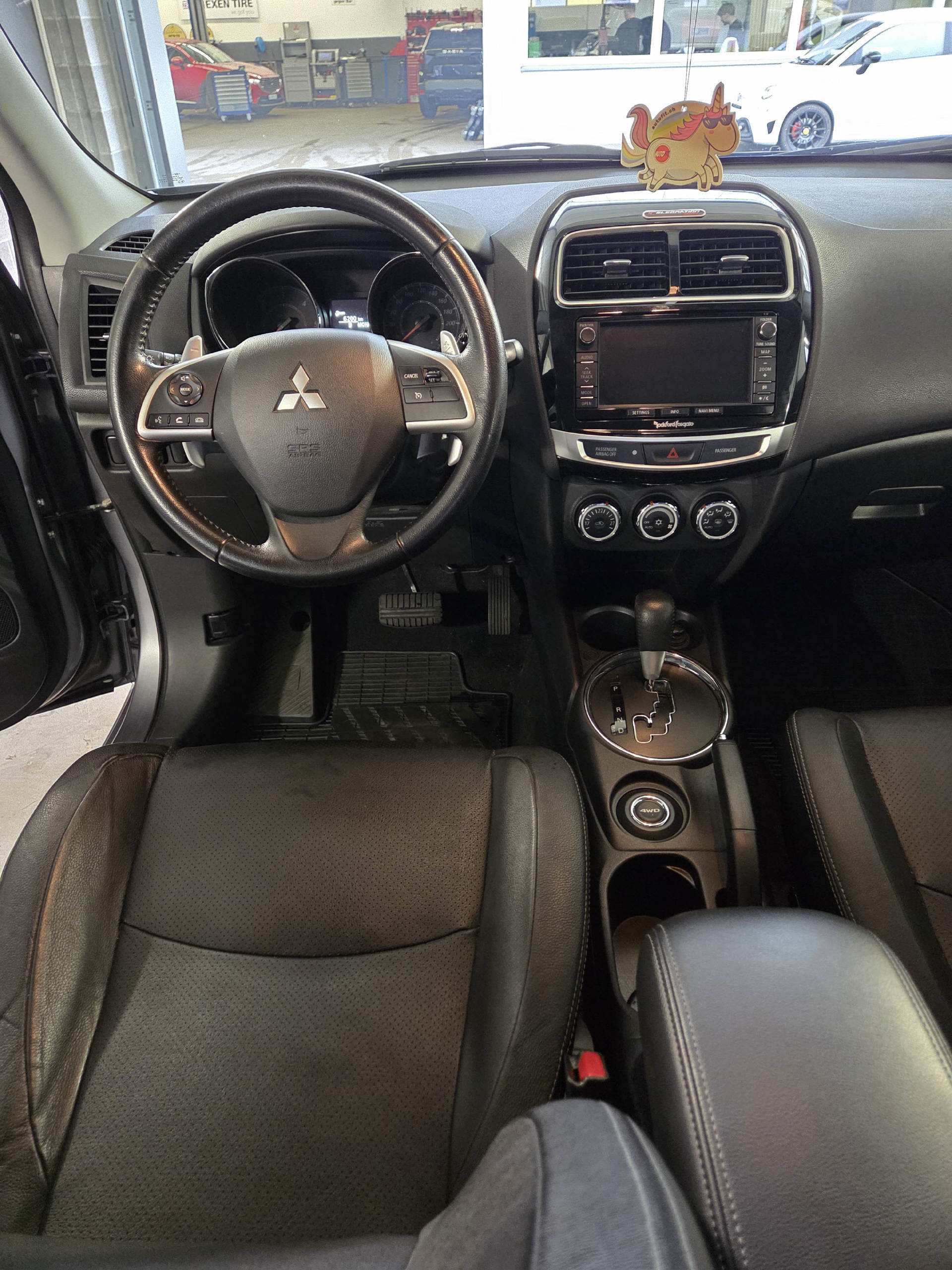 MITSUBISHI ASX 2.2 DID Celebration 300K 4x4-image-6