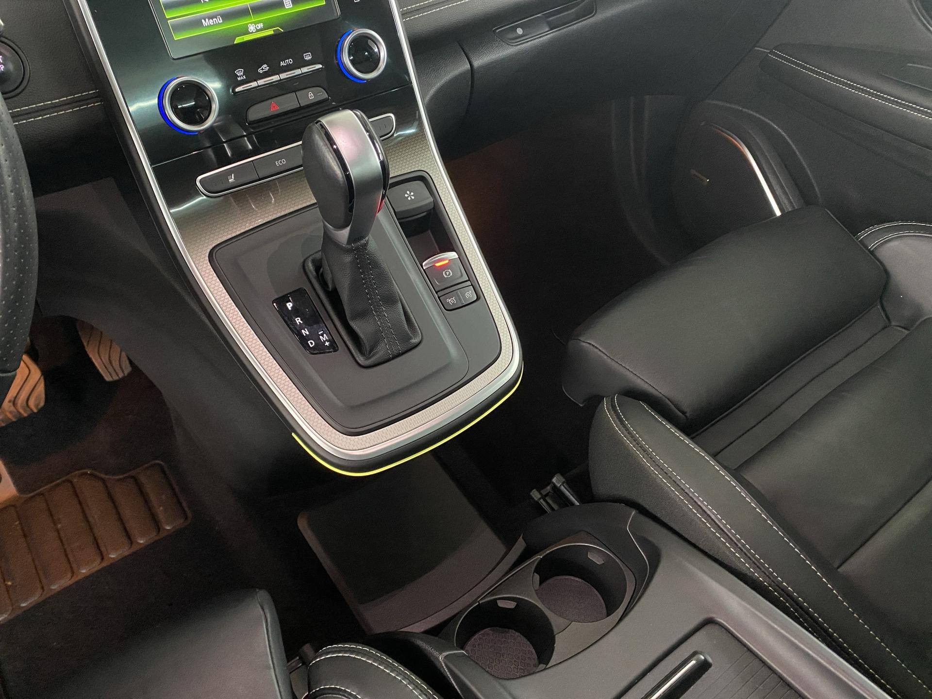RENAULT Scénic 1.6 dCi Initiale Paris EDC-image-11