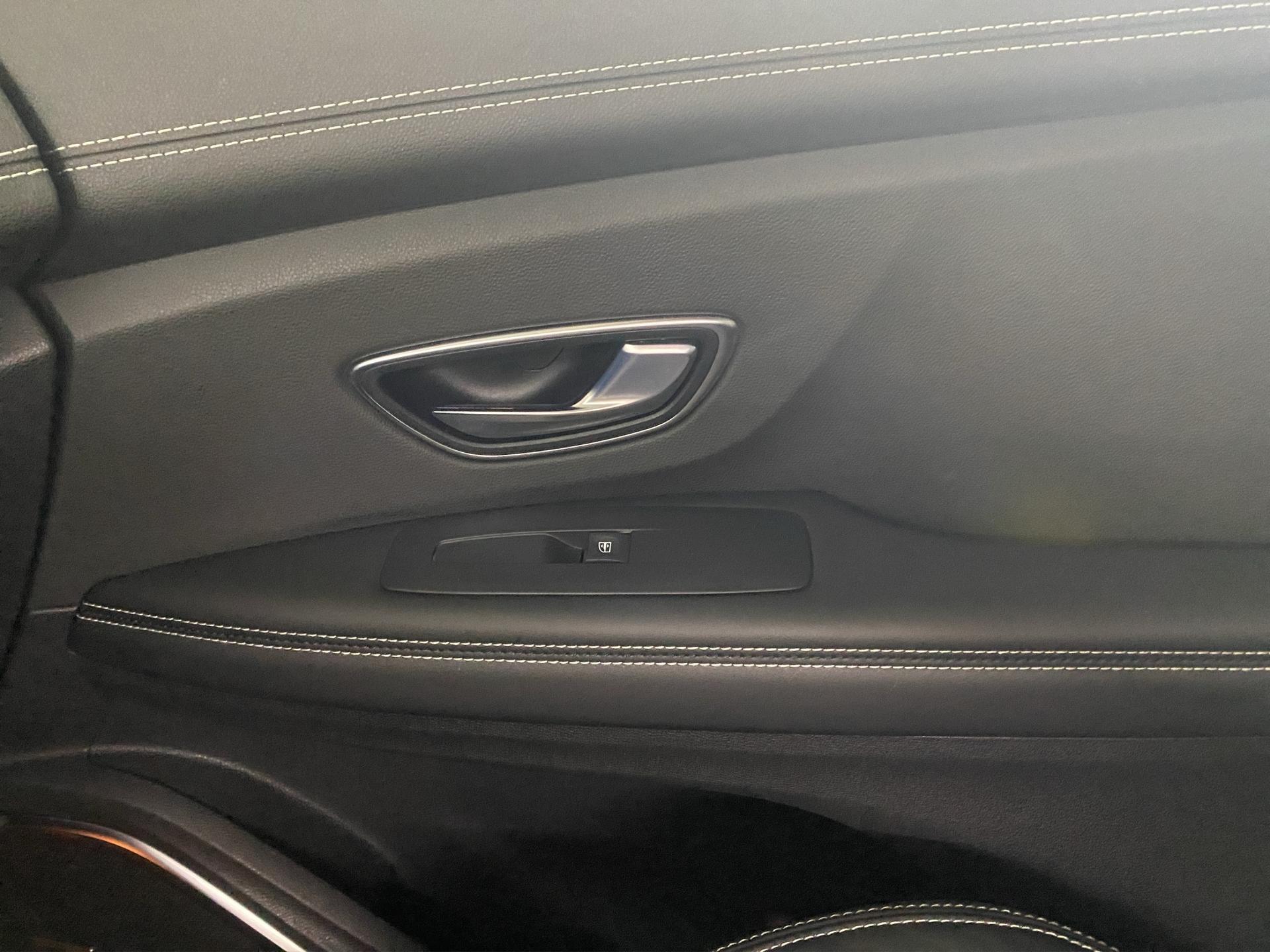 RENAULT Scénic 1.6 dCi Initiale Paris EDC-image-19