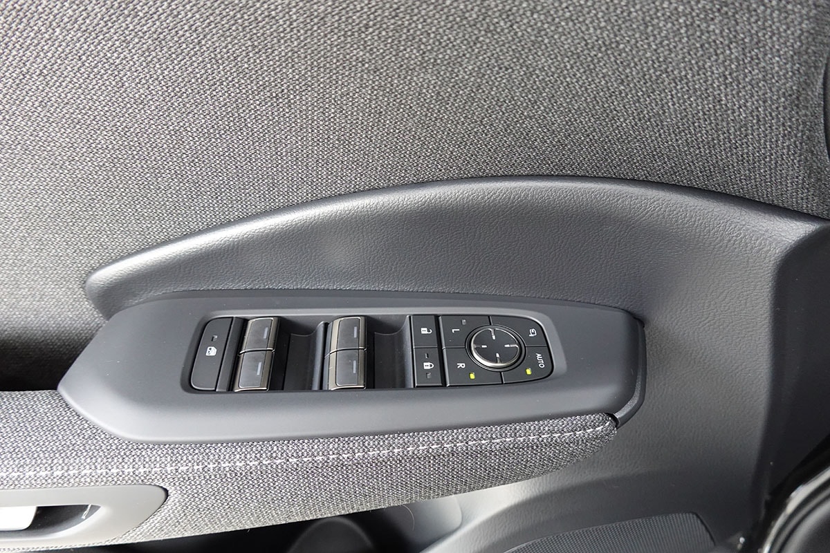 LEXUS LBX FWD Impression CVT-image-10