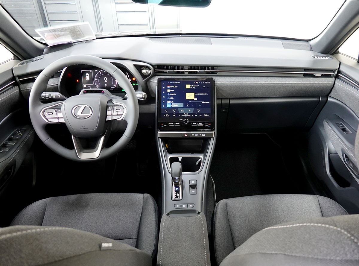 LEXUS LBX FWD Impression CVT-image-8