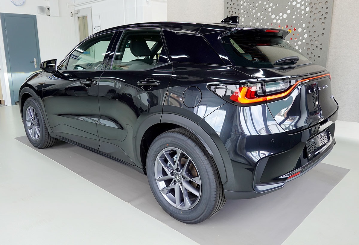 LEXUS LBX FWD Impression CVT-image-2