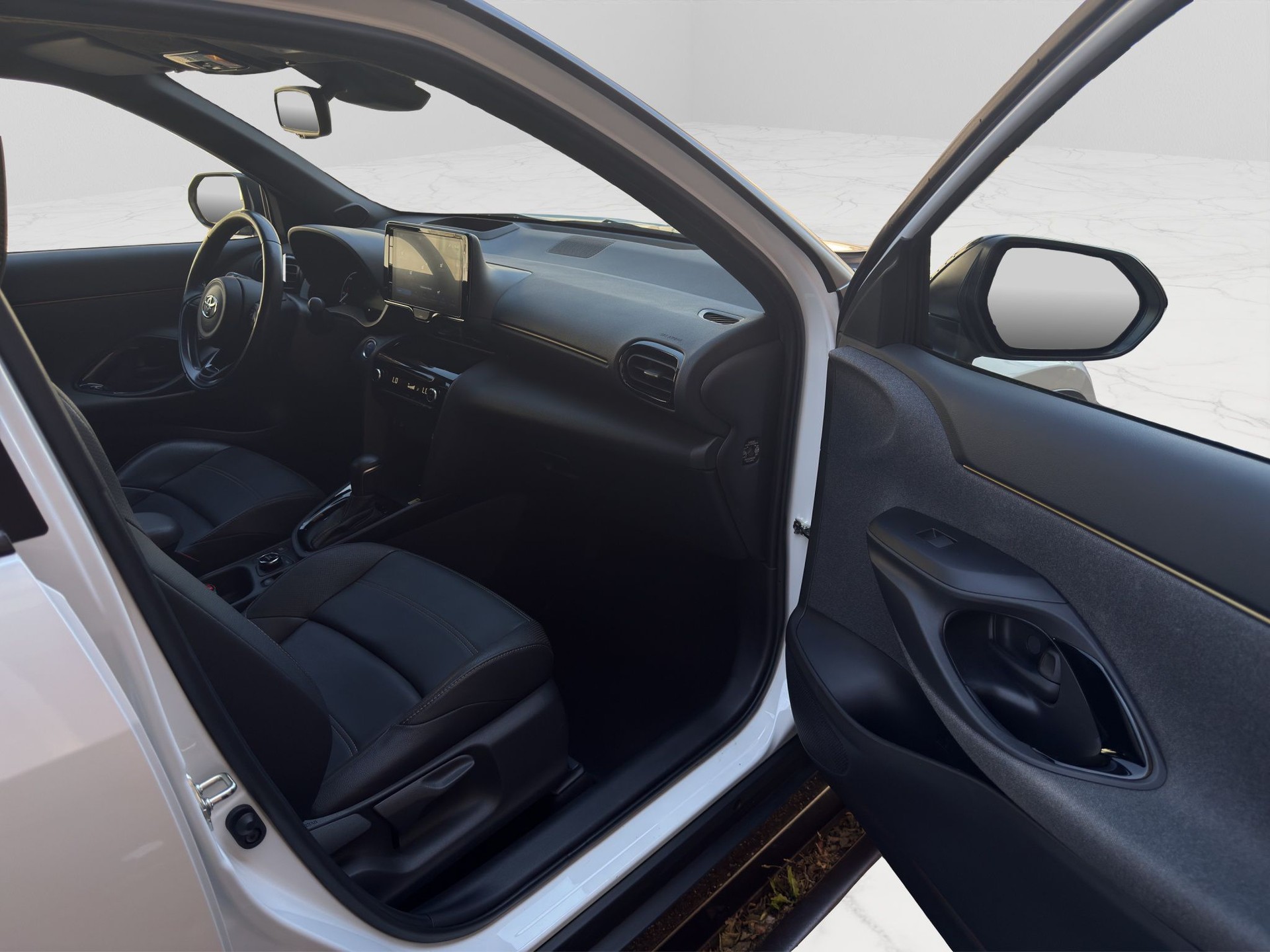 TOYOTA Yaris Cross 1.5 Premiere Edition e-CVT AWDi-image-9