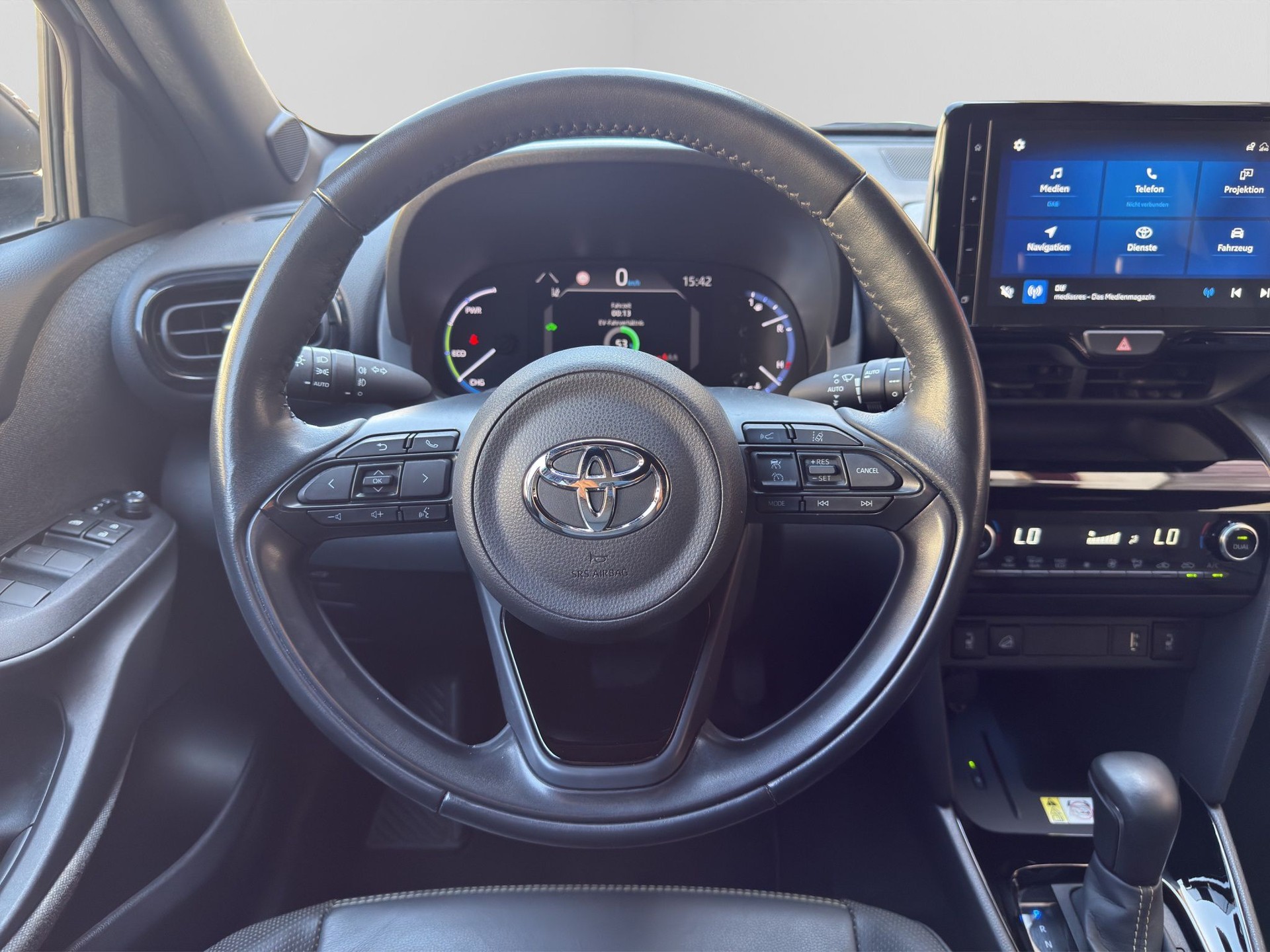 TOYOTA Yaris Cross 1.5 Premiere Edition e-CVT AWDi-image-11