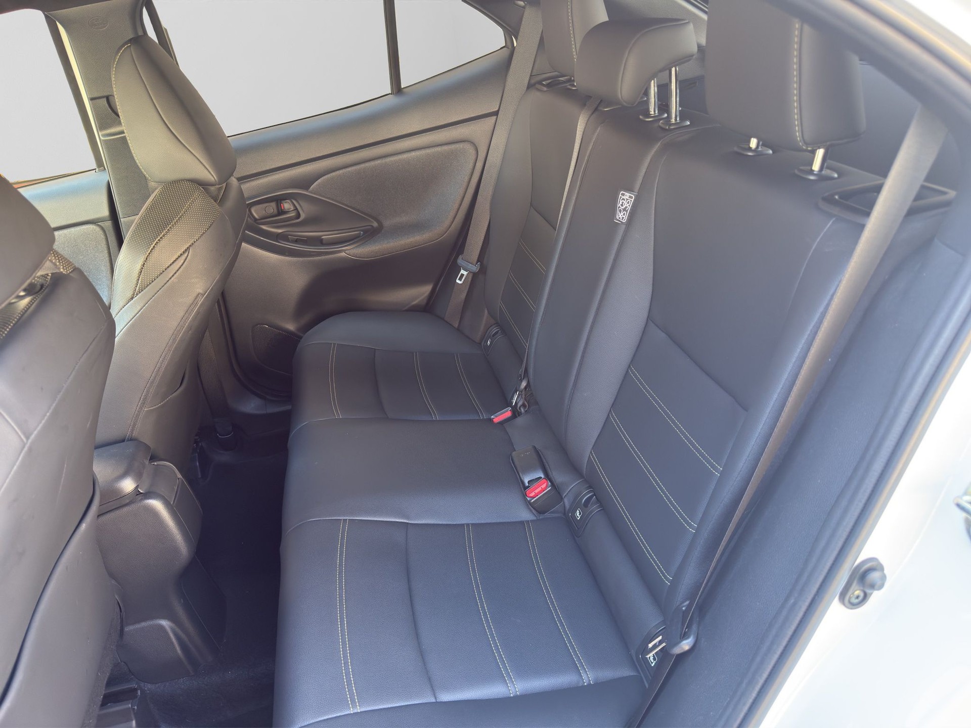 TOYOTA Yaris Cross 1.5 Premiere Edition e-CVT AWDi-image-19