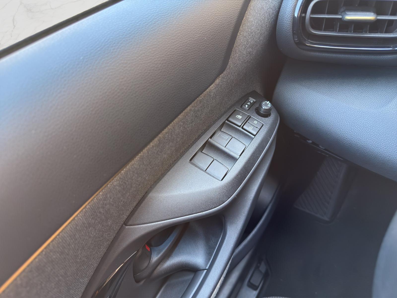 TOYOTA Yaris Cross 1.5 Premiere Edition e-CVT AWDi-image-16