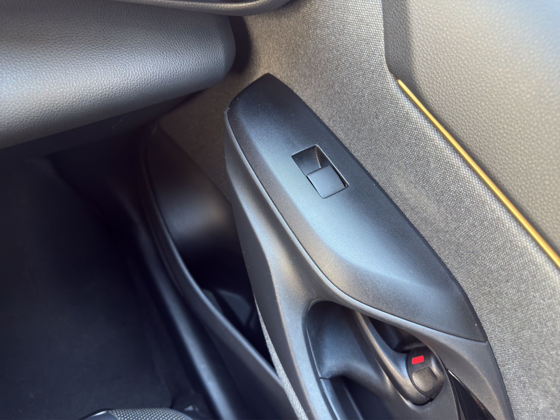 TOYOTA Yaris Cross 1.5 Premiere Edition e-CVT AWDi-image-17