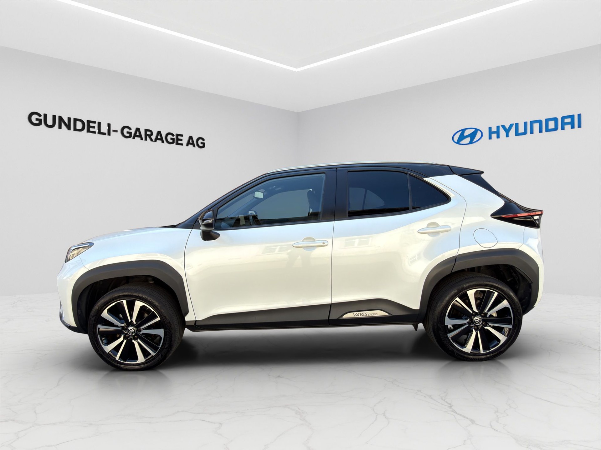 TOYOTA Yaris Cross 1.5 Premiere Edition e-CVT AWDi-image-3