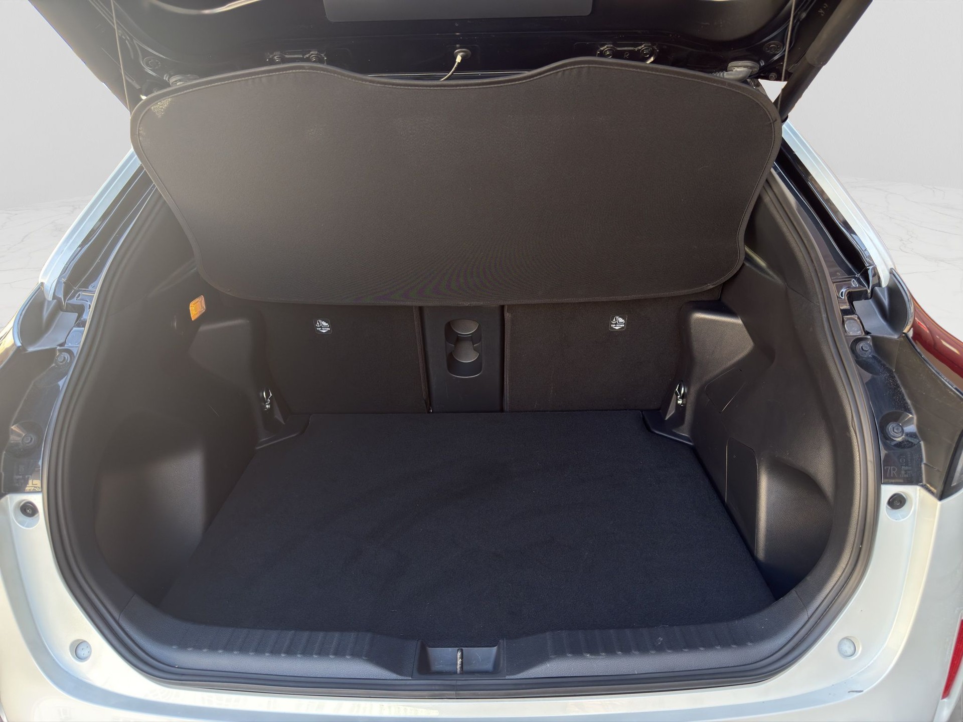 TOYOTA Yaris Cross 1.5 Premiere Edition e-CVT AWDi-image-21