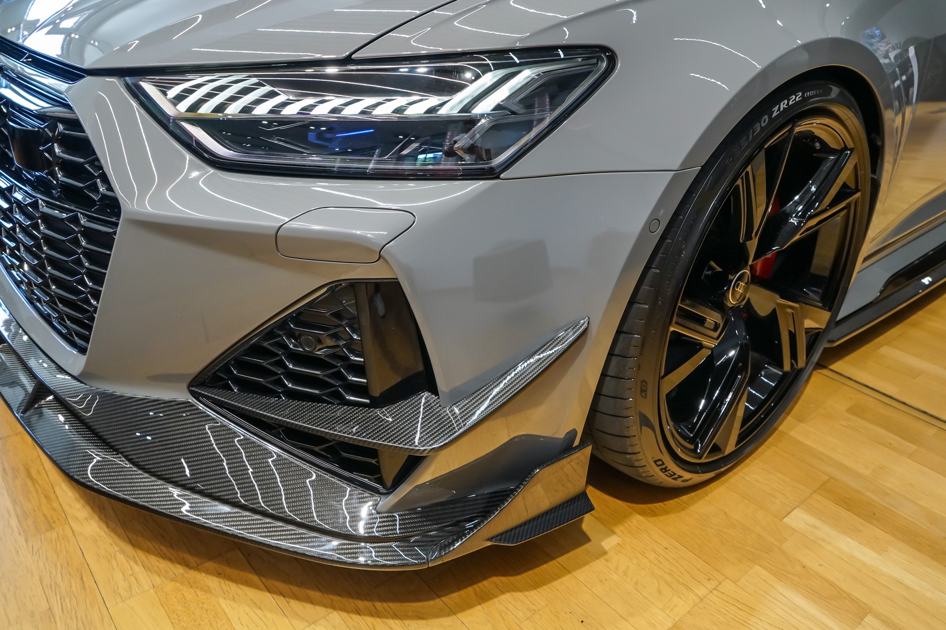 AUDI RS6 Avant 4.0 TFSI V8 quattro Carbon Bodykit-image-5