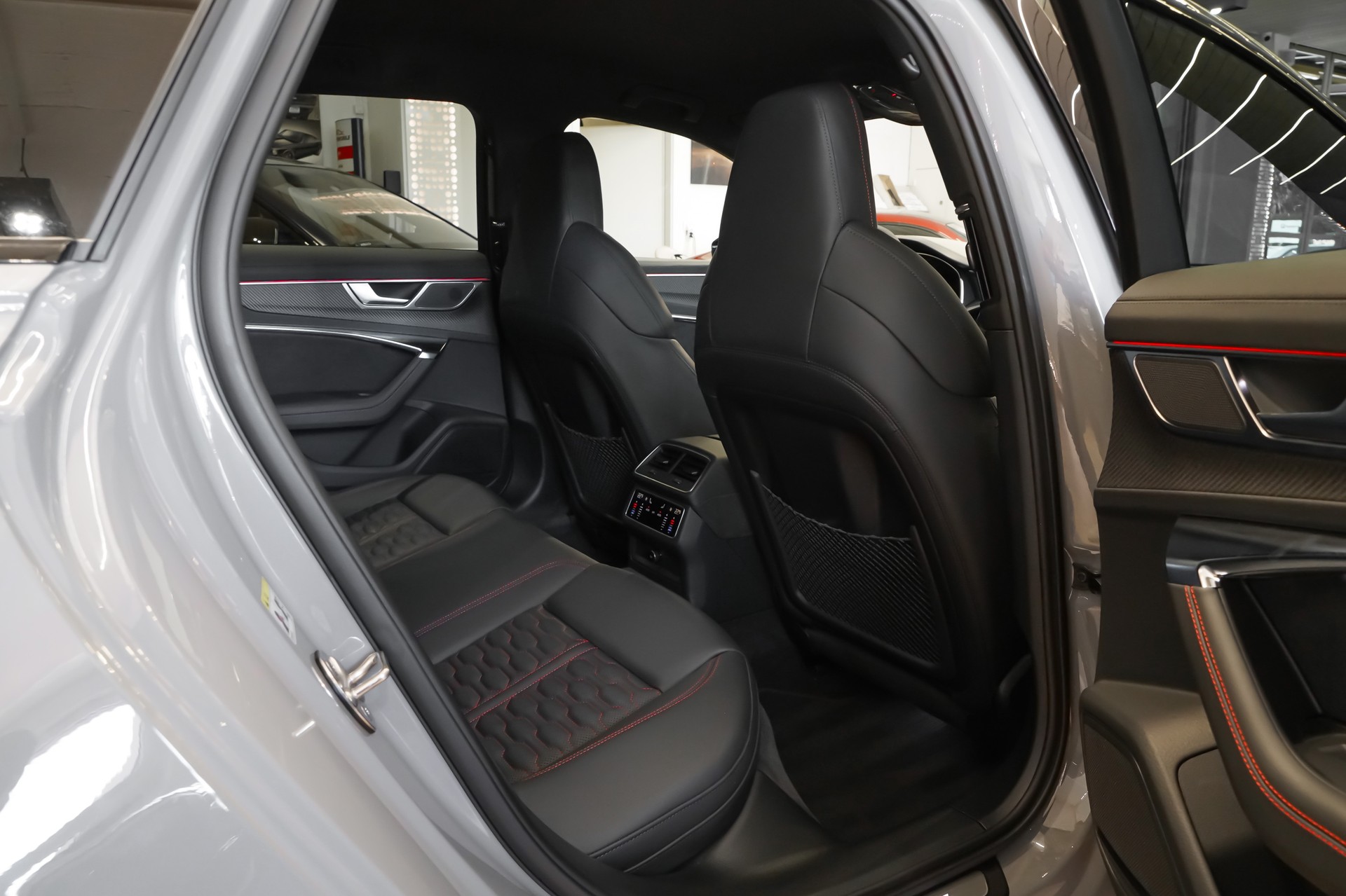 AUDI RS6 Avant 4.0 TFSI V8 quattro Carbon Bodykit-image-22