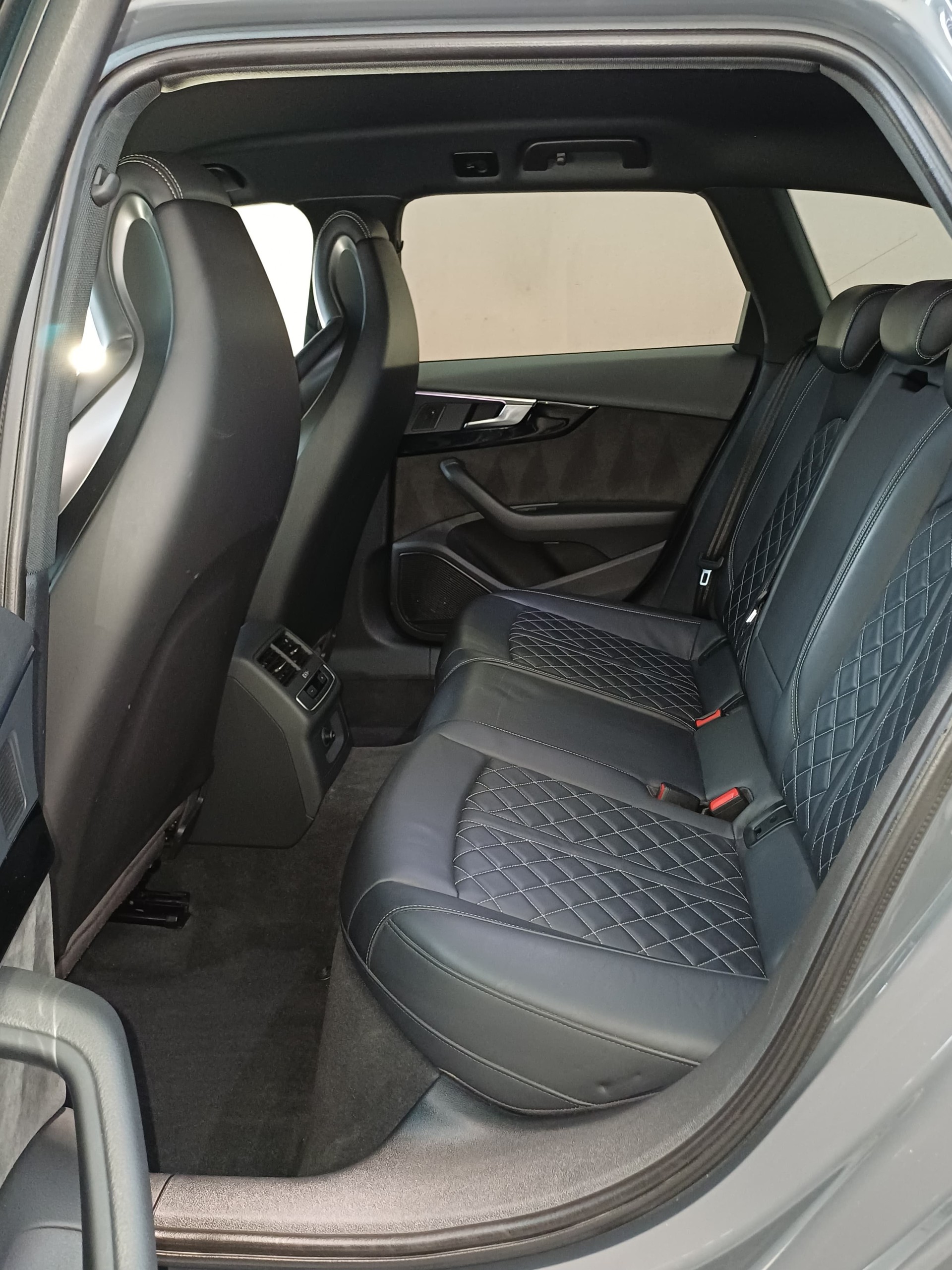 AUDI 3.0 V6 TFSI quattro S-Tronic-image-5