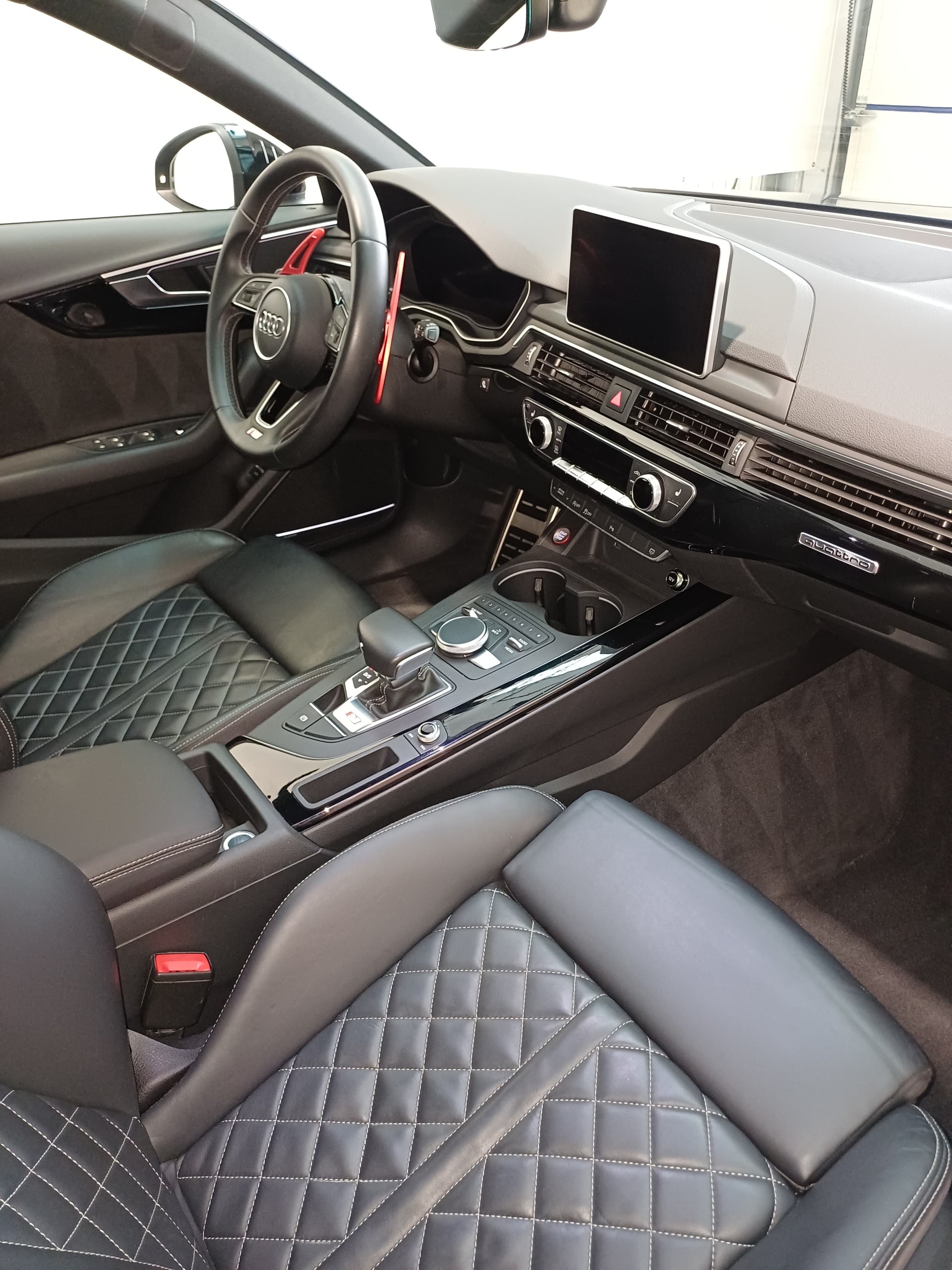 AUDI 3.0 V6 TFSI quattro S-Tronic-image-4