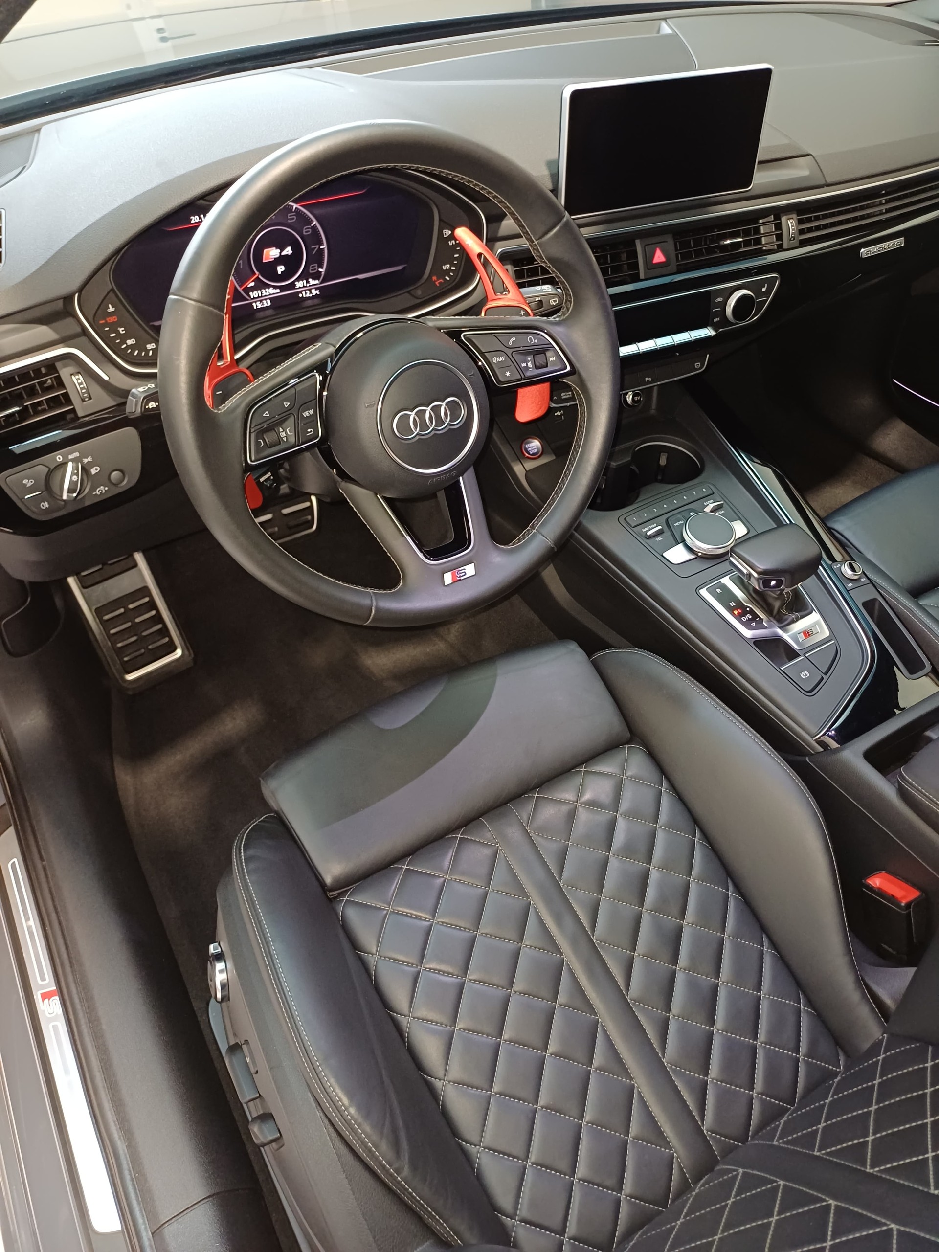 AUDI 3.0 V6 TFSI quattro S-Tronic-image-6