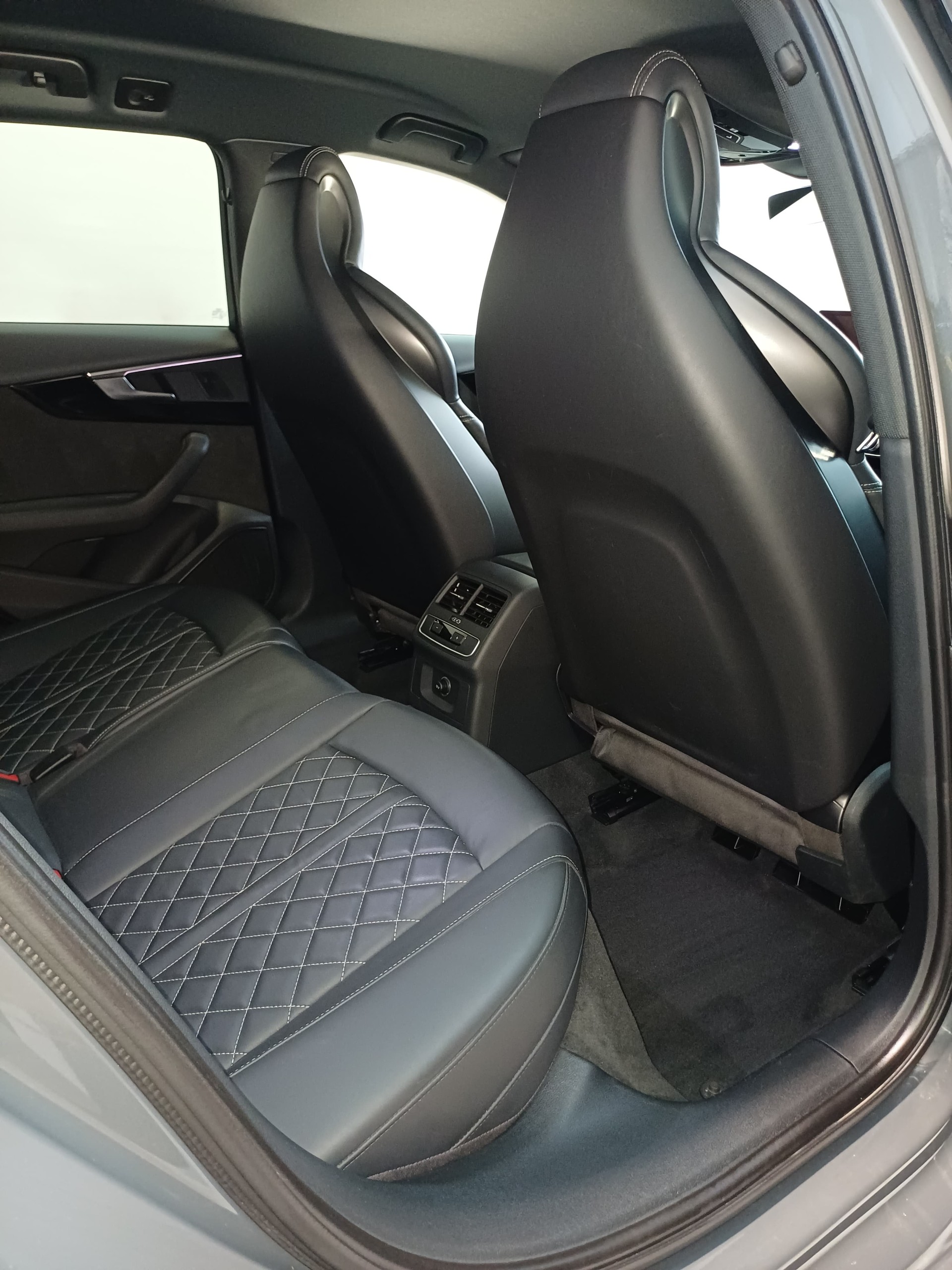 AUDI 3.0 V6 TFSI quattro S-Tronic-image-9