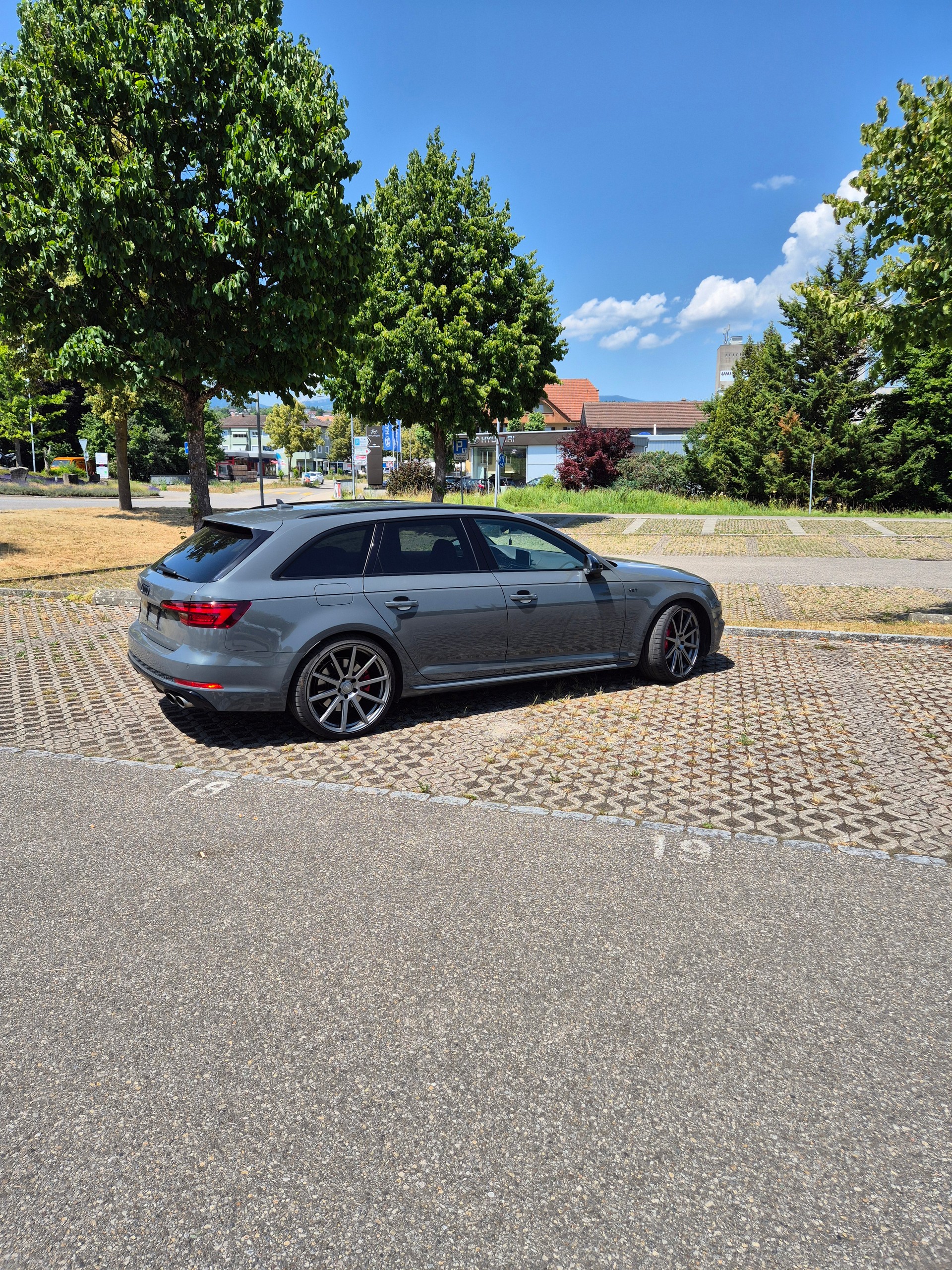 AUDI 3.0 V6 TFSI quattro S-Tronic-image-2