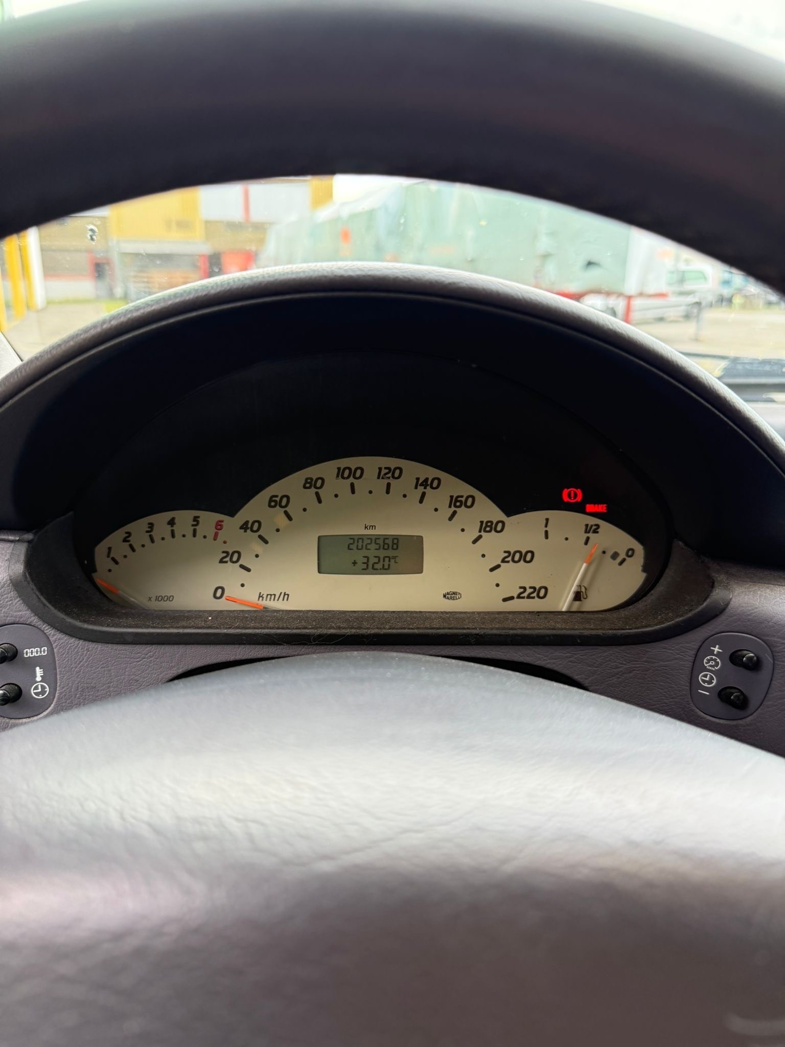 MERCEDES-BENZ A 160 Avantgarde-image-13