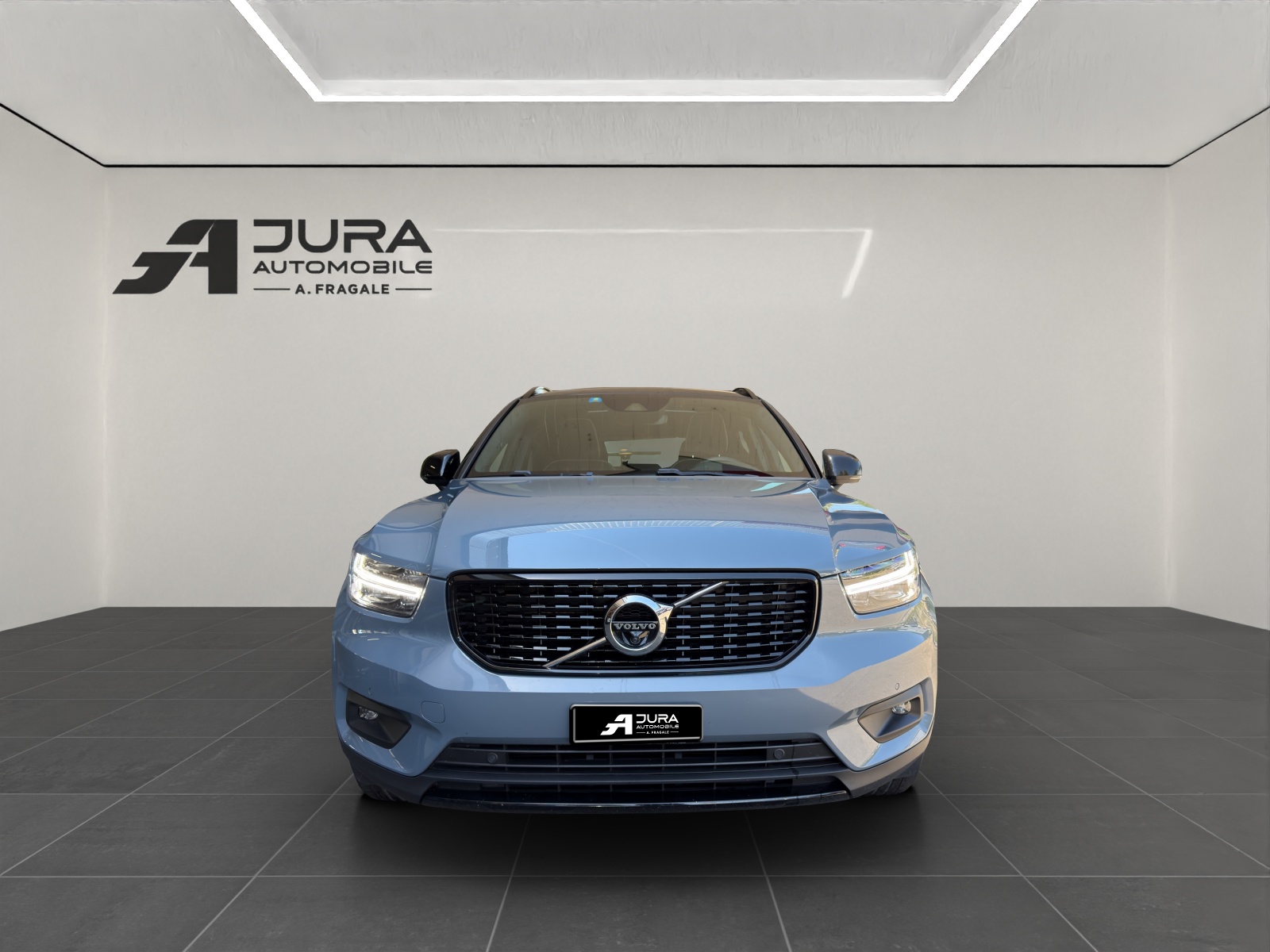 VOLVO XC40 2.0 B4 MH R-Design AWD-image-2