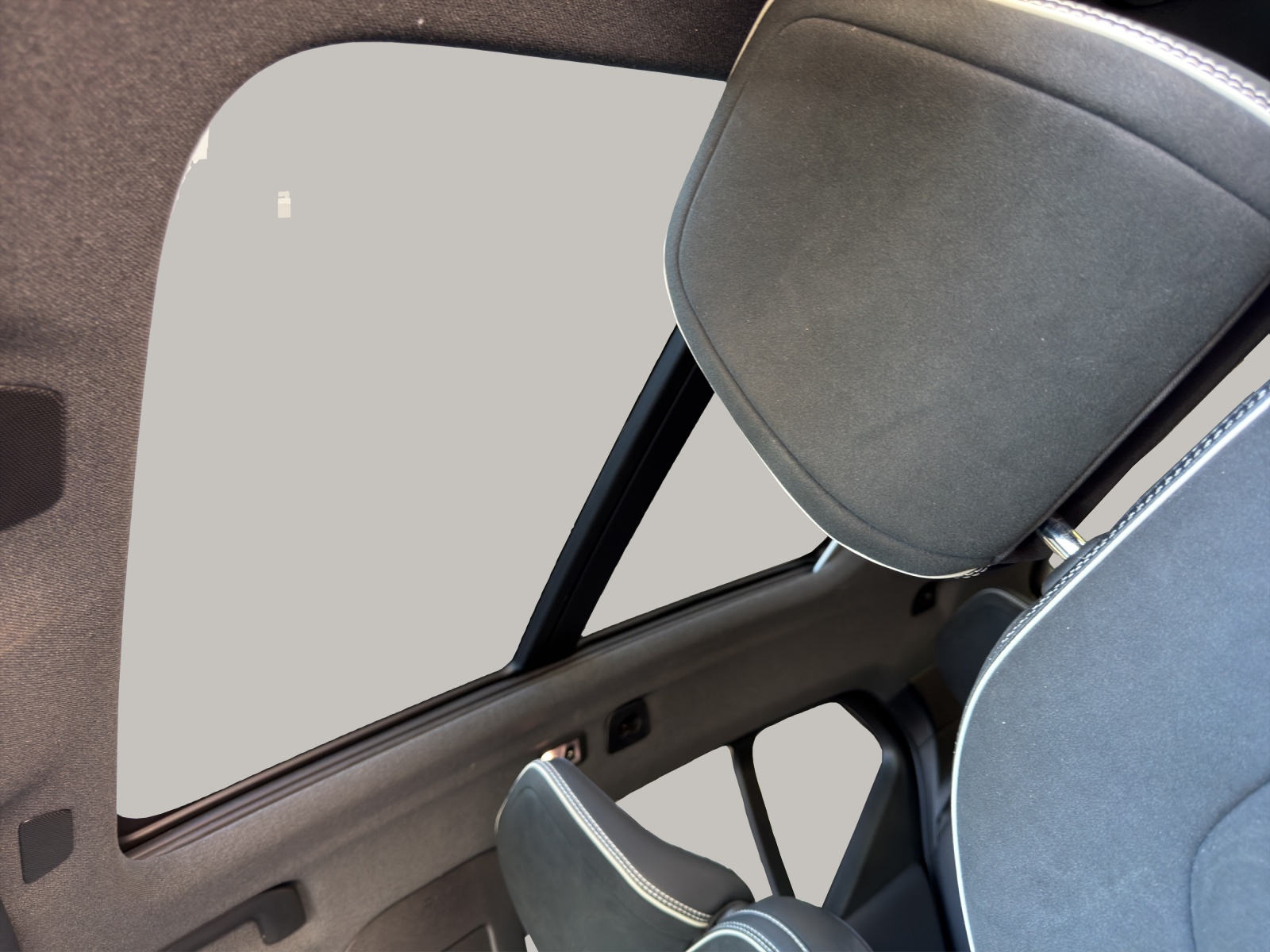 VOLVO XC40 2.0 B4 MH R-Design AWD-image-14