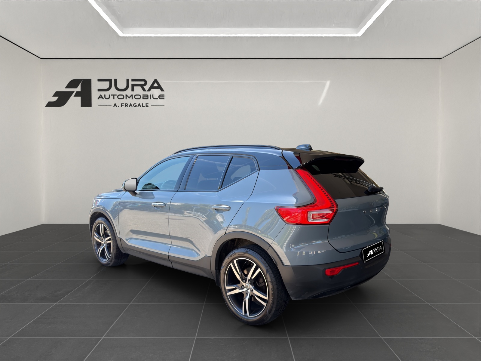 VOLVO XC40 2.0 B4 MH R-Design AWD-image-4