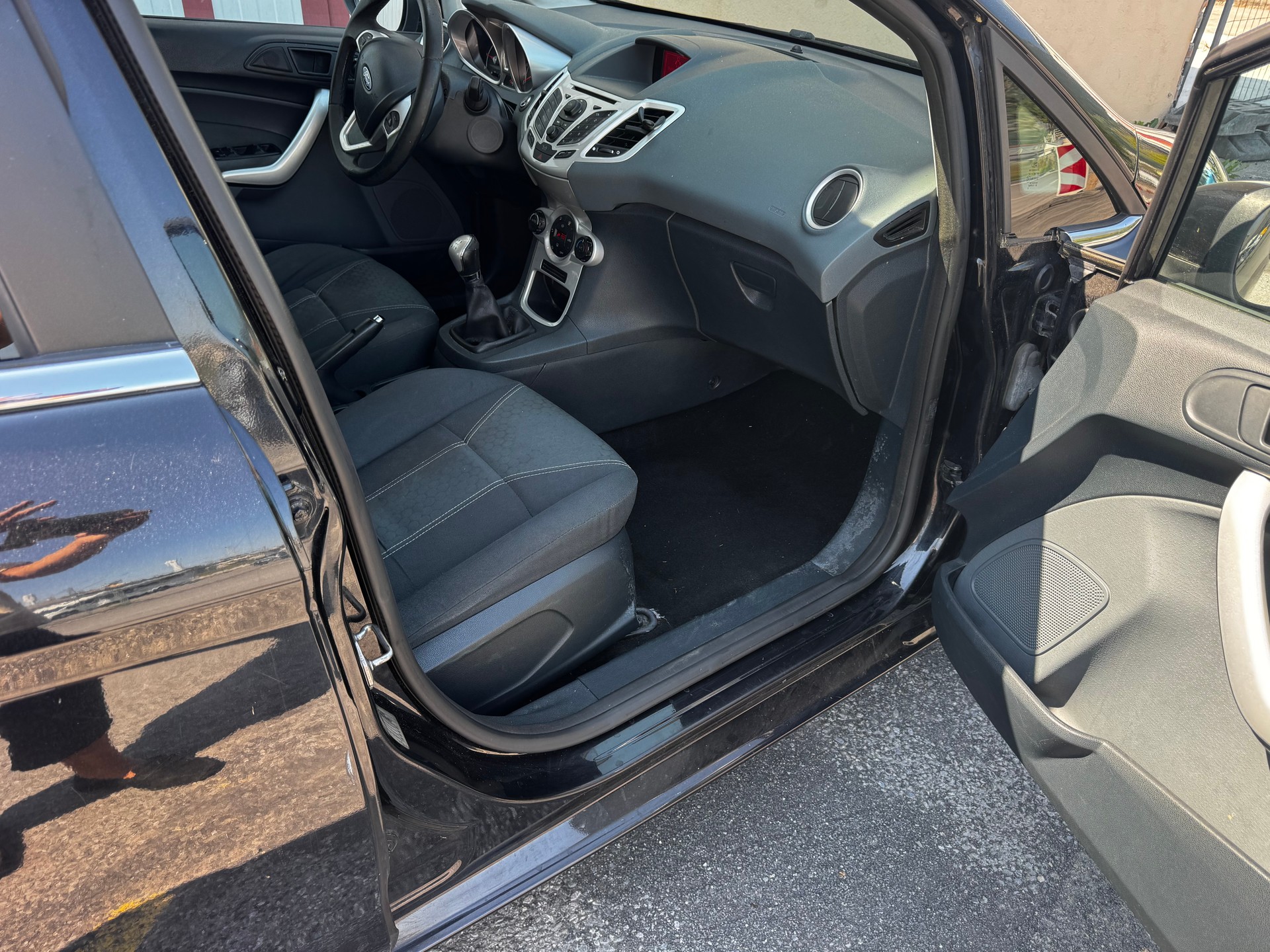 FORD Fiesta 1.6 16V Titanium-image-6