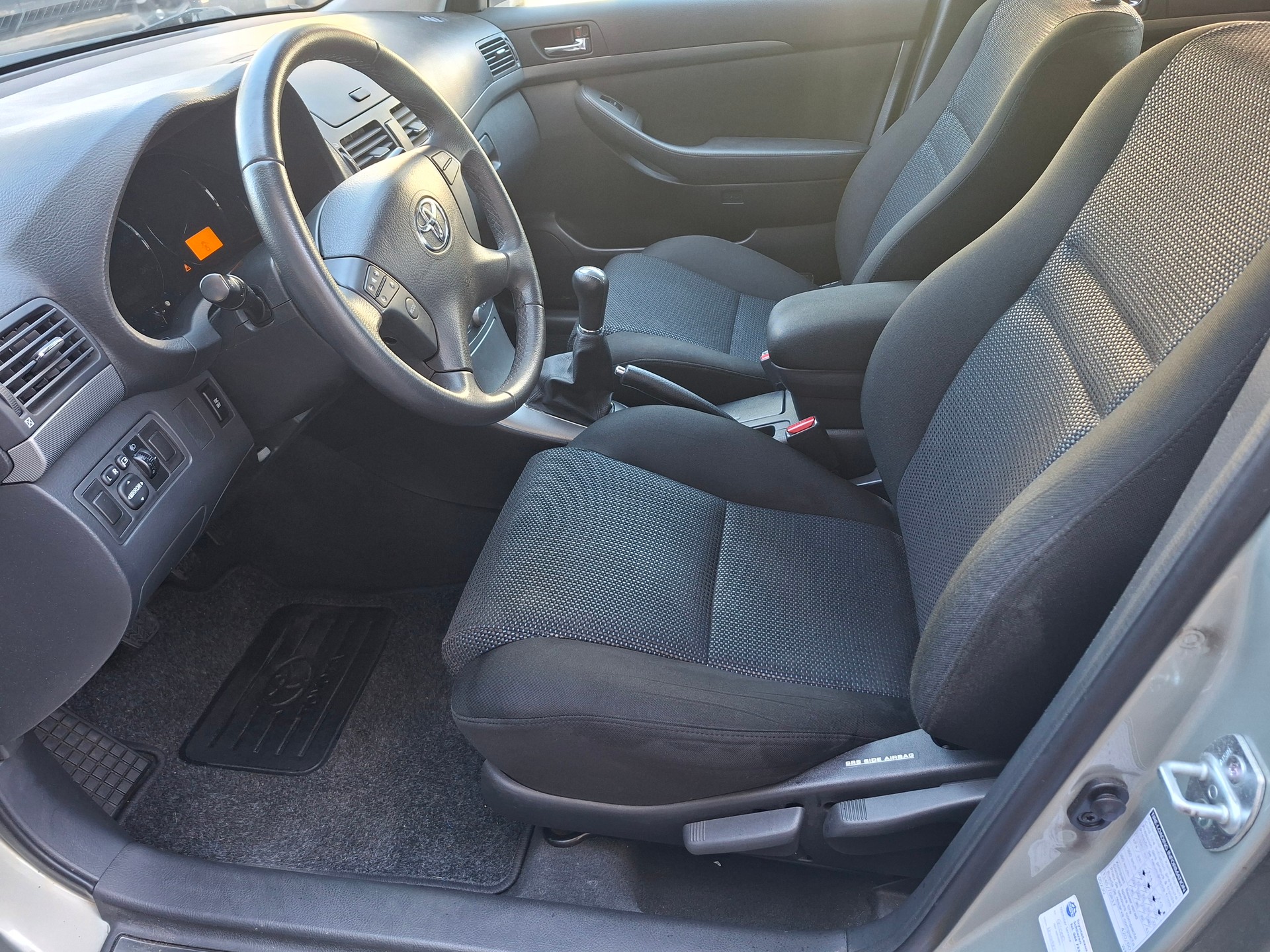 TOYOTA Avensis 2.0 D4 VVT-i Linea Sol Sportswagon-image-6