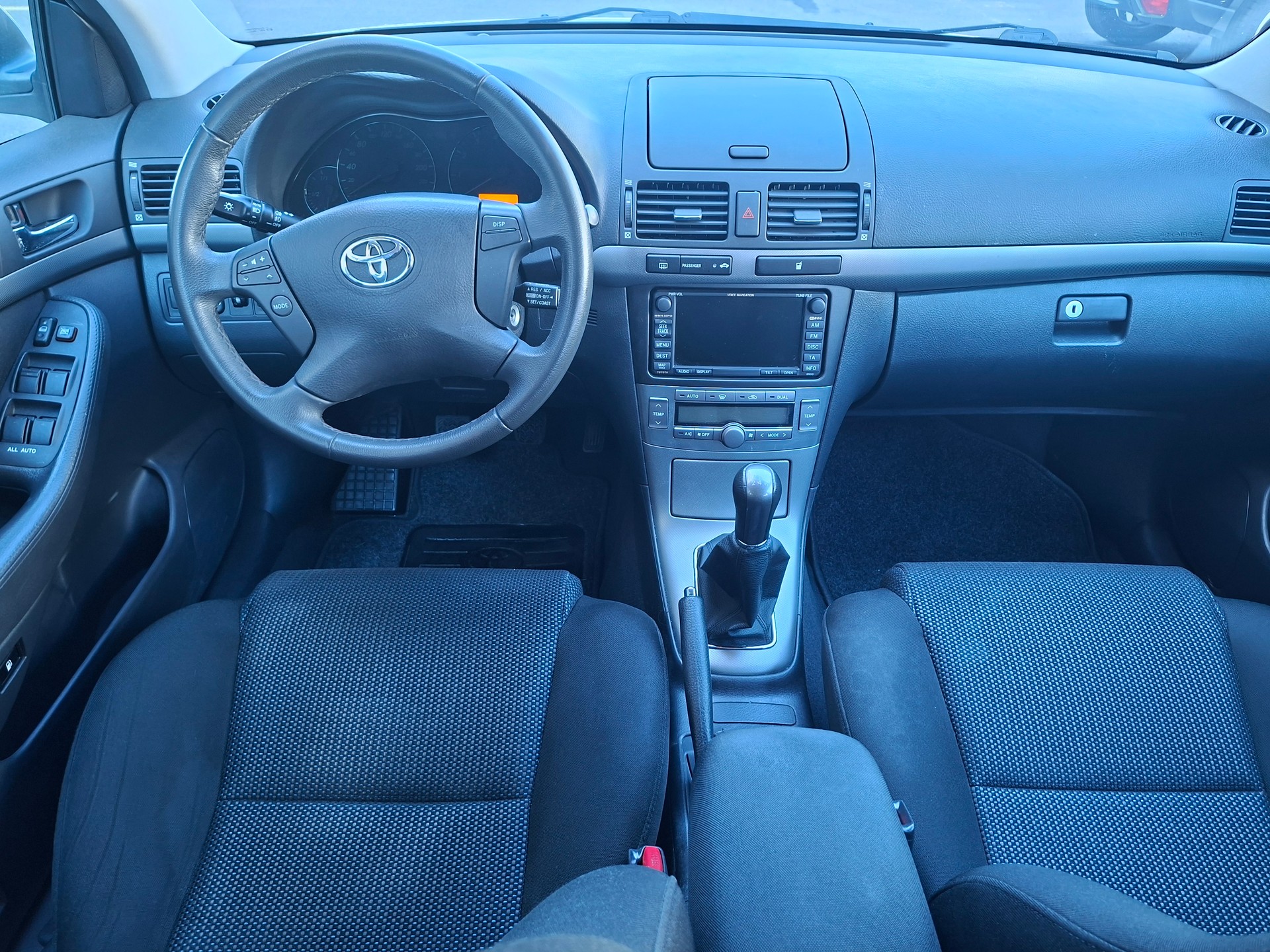 TOYOTA Avensis 2.0 D4 VVT-i Linea Sol Sportswagon-image-8