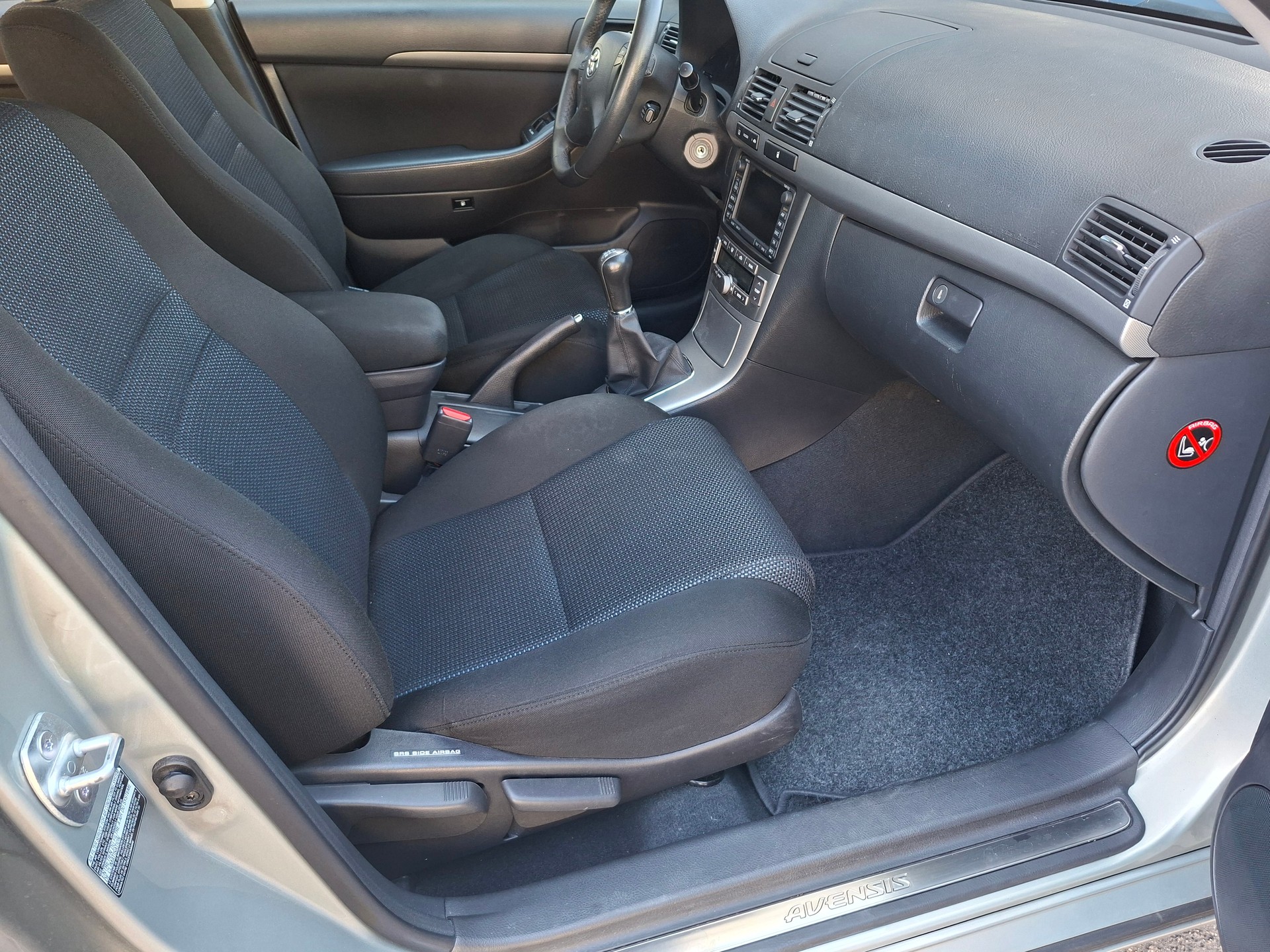 TOYOTA Avensis 2.0 D4 VVT-i Linea Sol Sportswagon-image-7