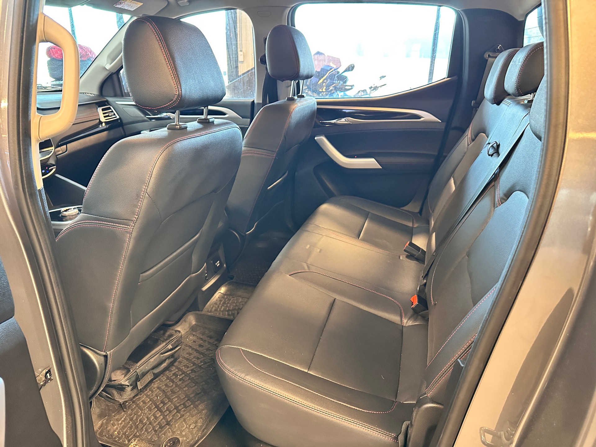 MAXUS T90 EV-image-8