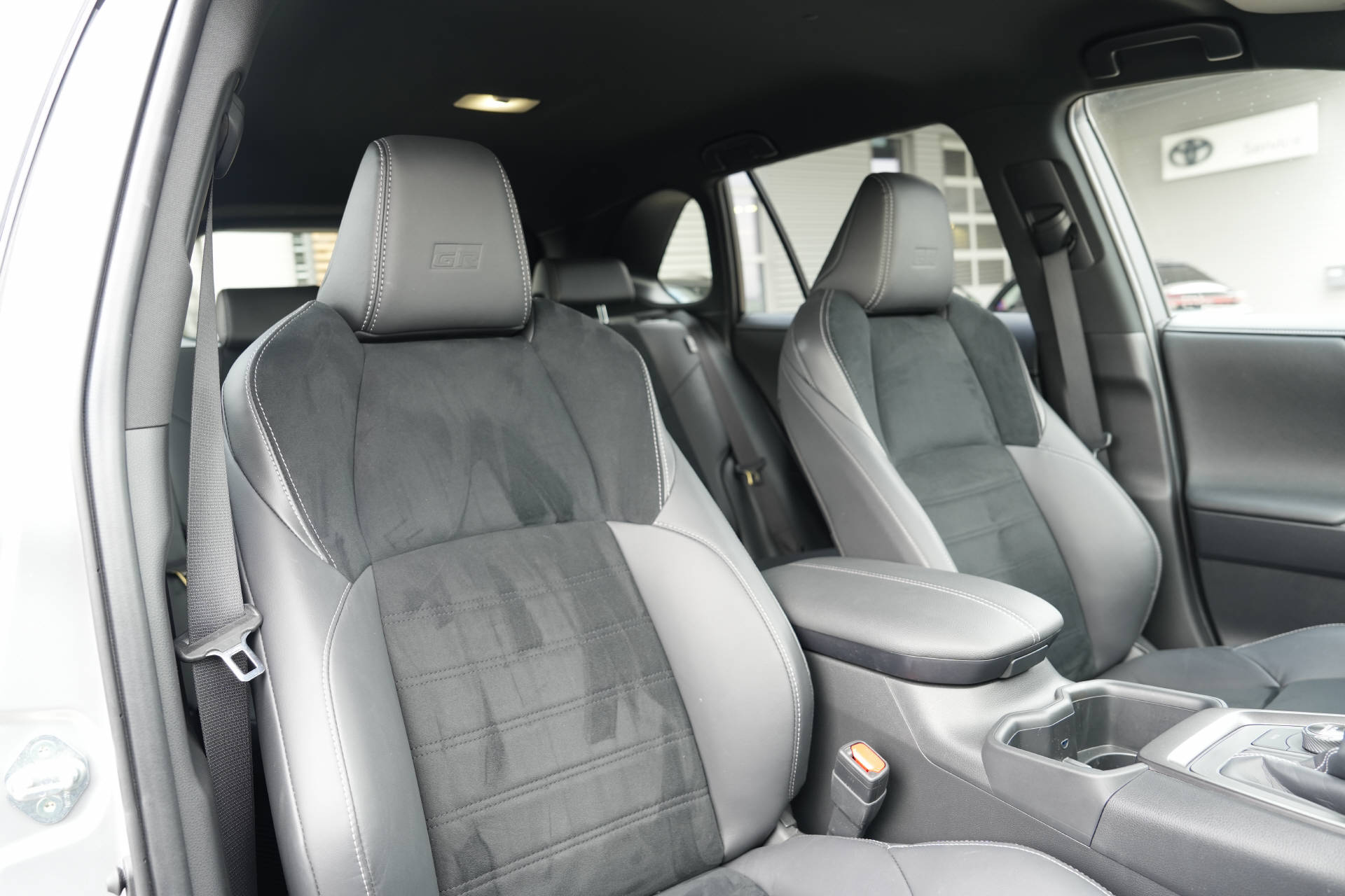 TOYOTA RAV-4 2.5 HEV GR Sport-image-8