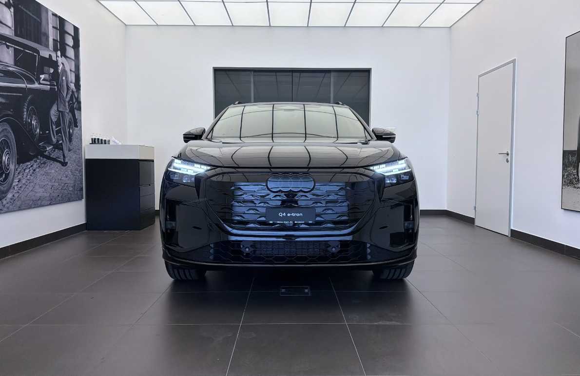 AUDI Q4 e-tron SUV quattro performance-showroom-element-1