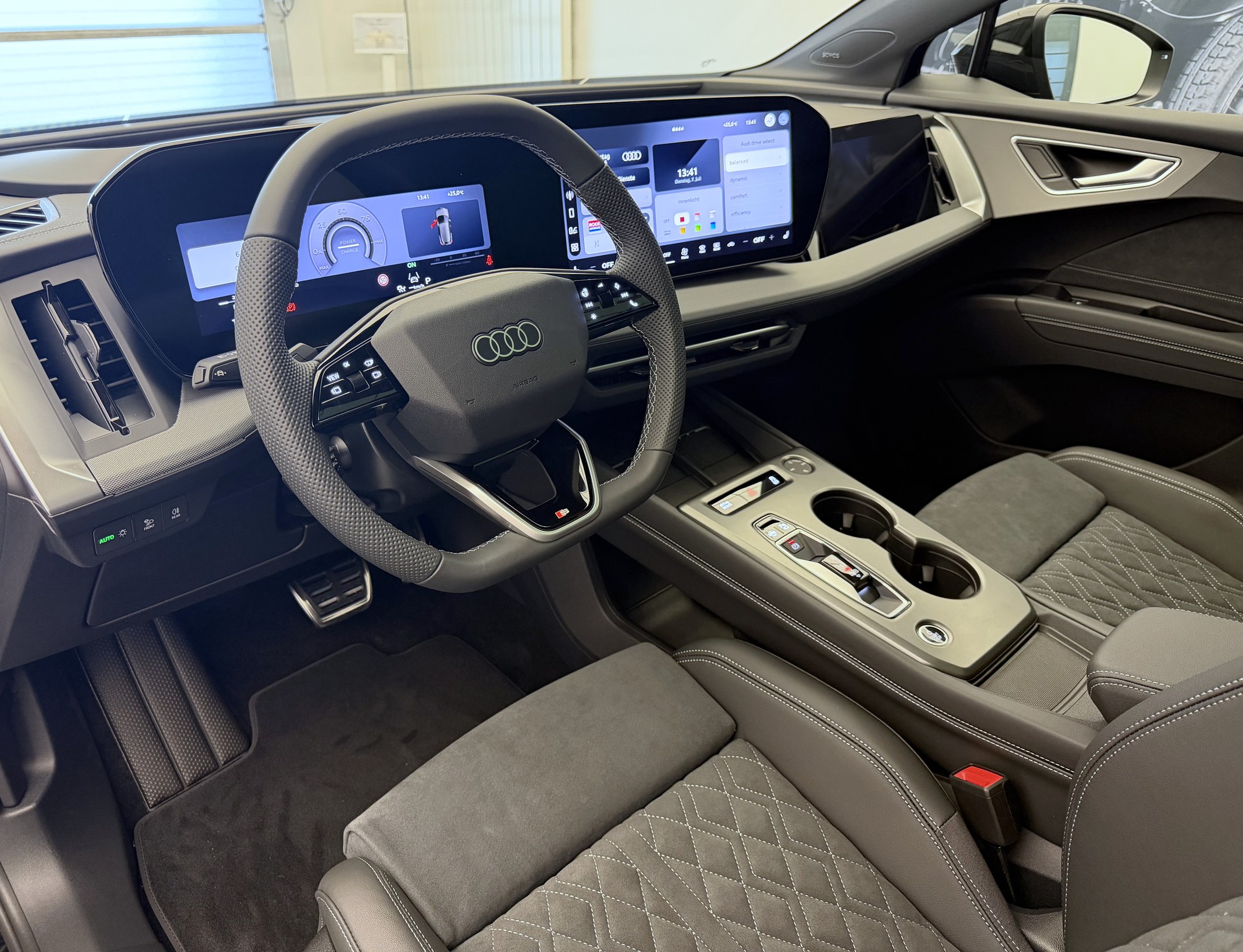AUDI Q4 e-tron SUV quattro performance-image-7