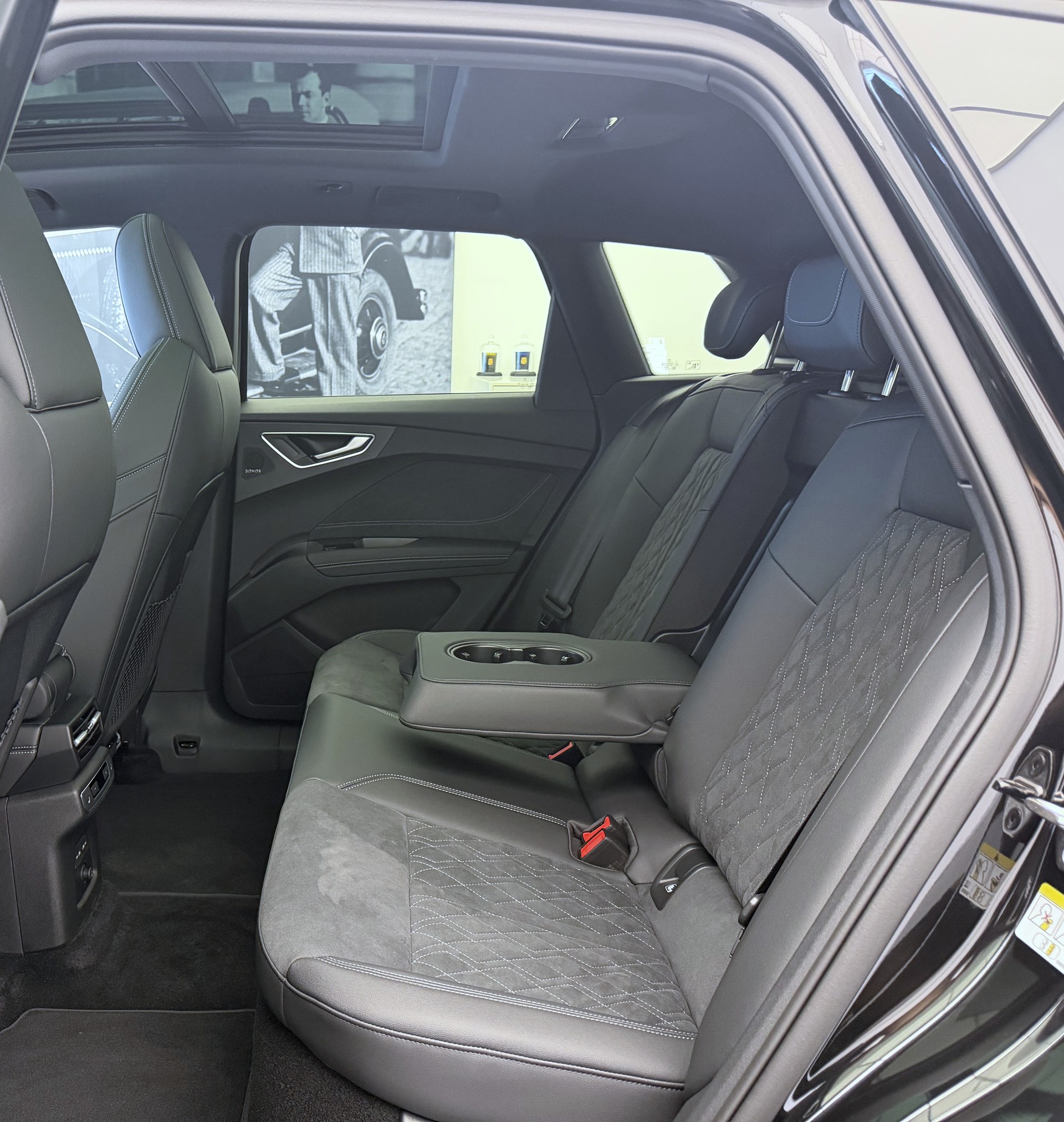 AUDI Q4 e-tron SUV quattro performance-image-21