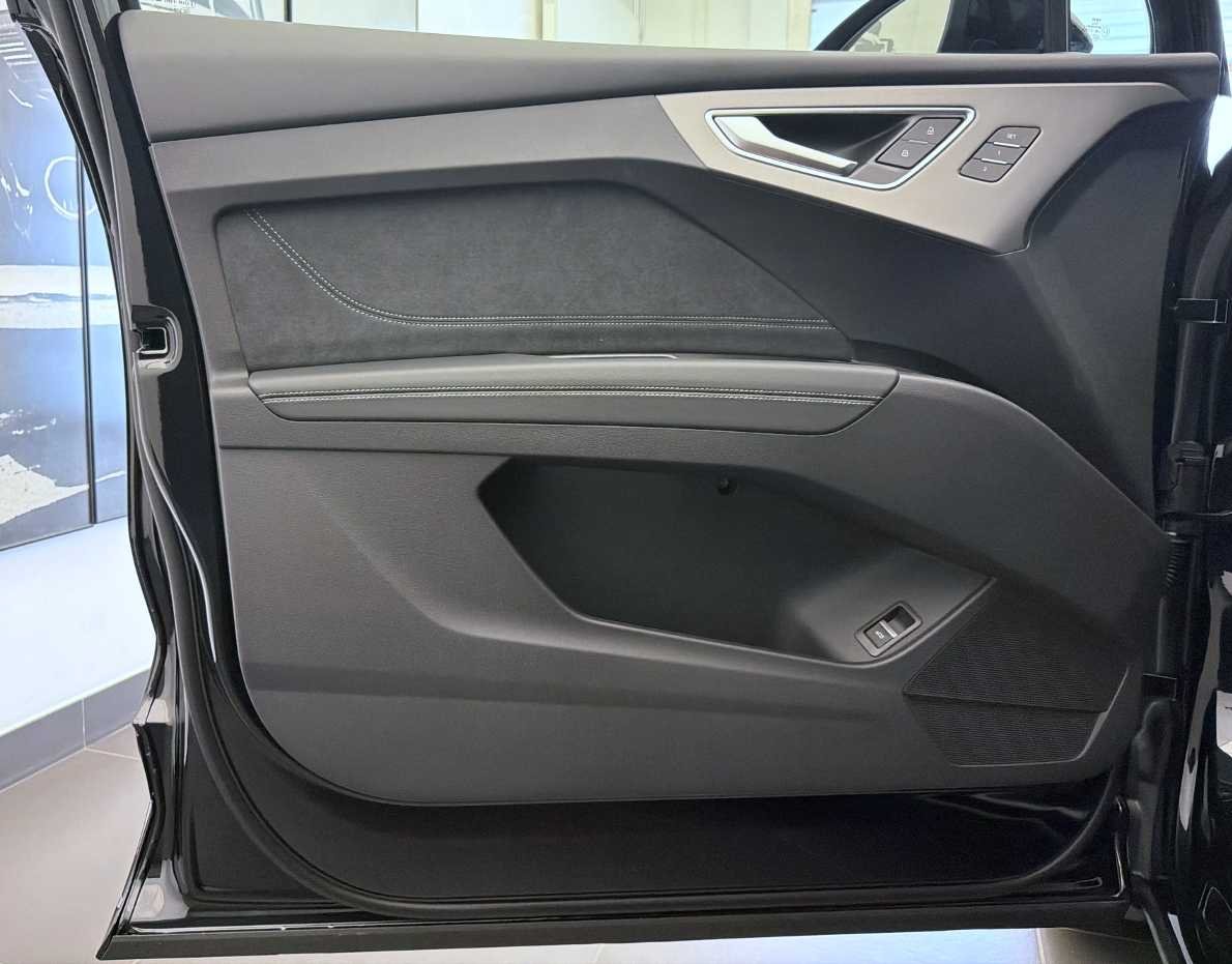 AUDI Q4 e-tron SUV quattro performance-showroom-element-3