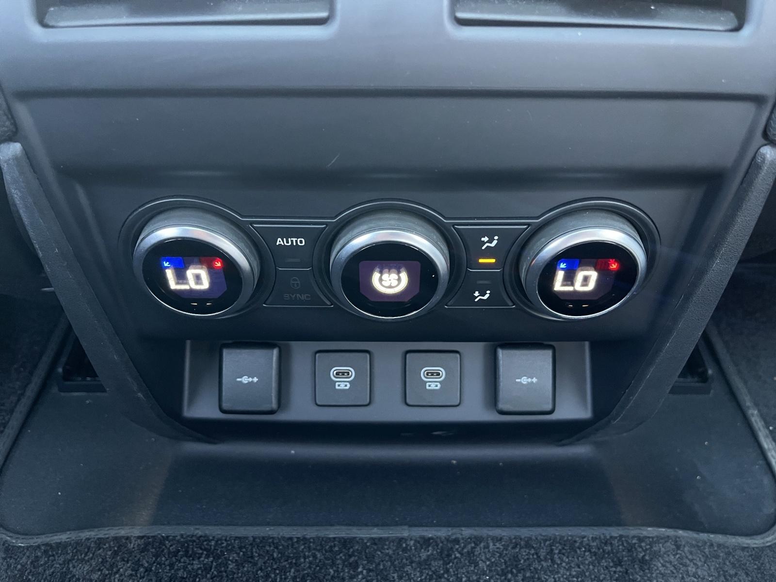 LAND ROVER Defender 90 3.0D I6 300 X-Dynamics SE AT8 (CH)-image-21