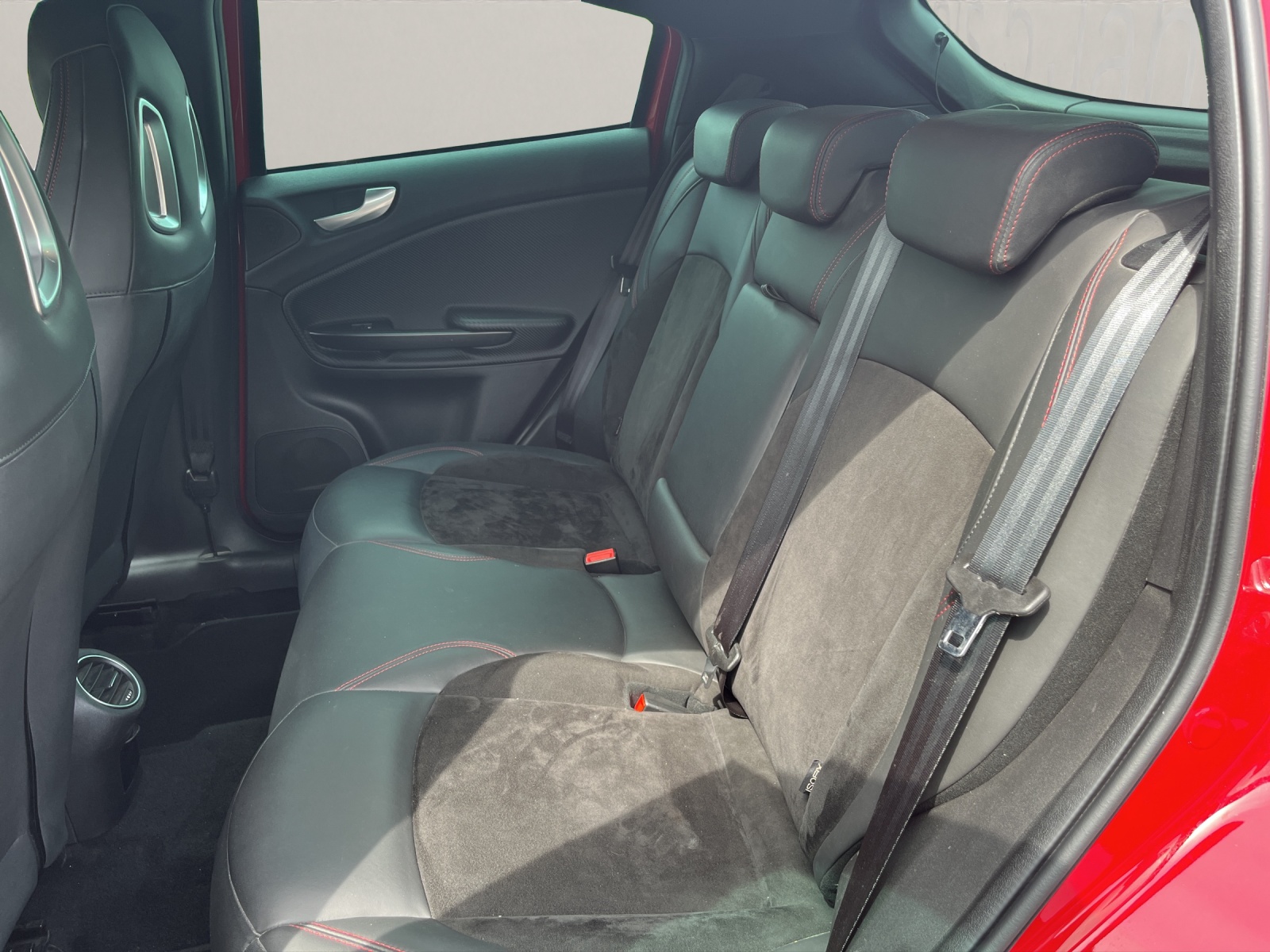 ALFA ROMEO Giulietta 1750 TBi Veloce TCT-image-11