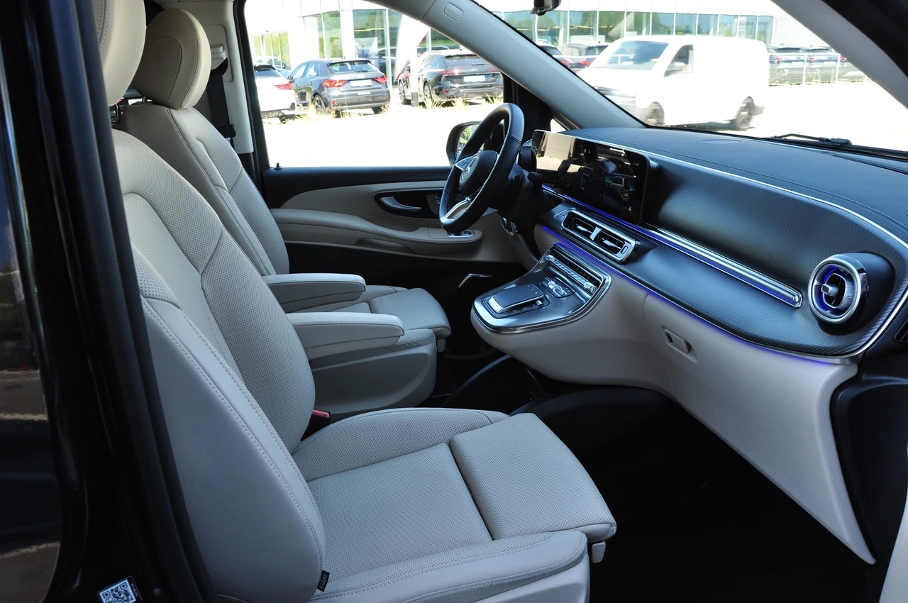 MERCEDES-BENZ V 300 d extralang 4Matic 9G-Tronic SWISS EDITION AMG Line-image-13