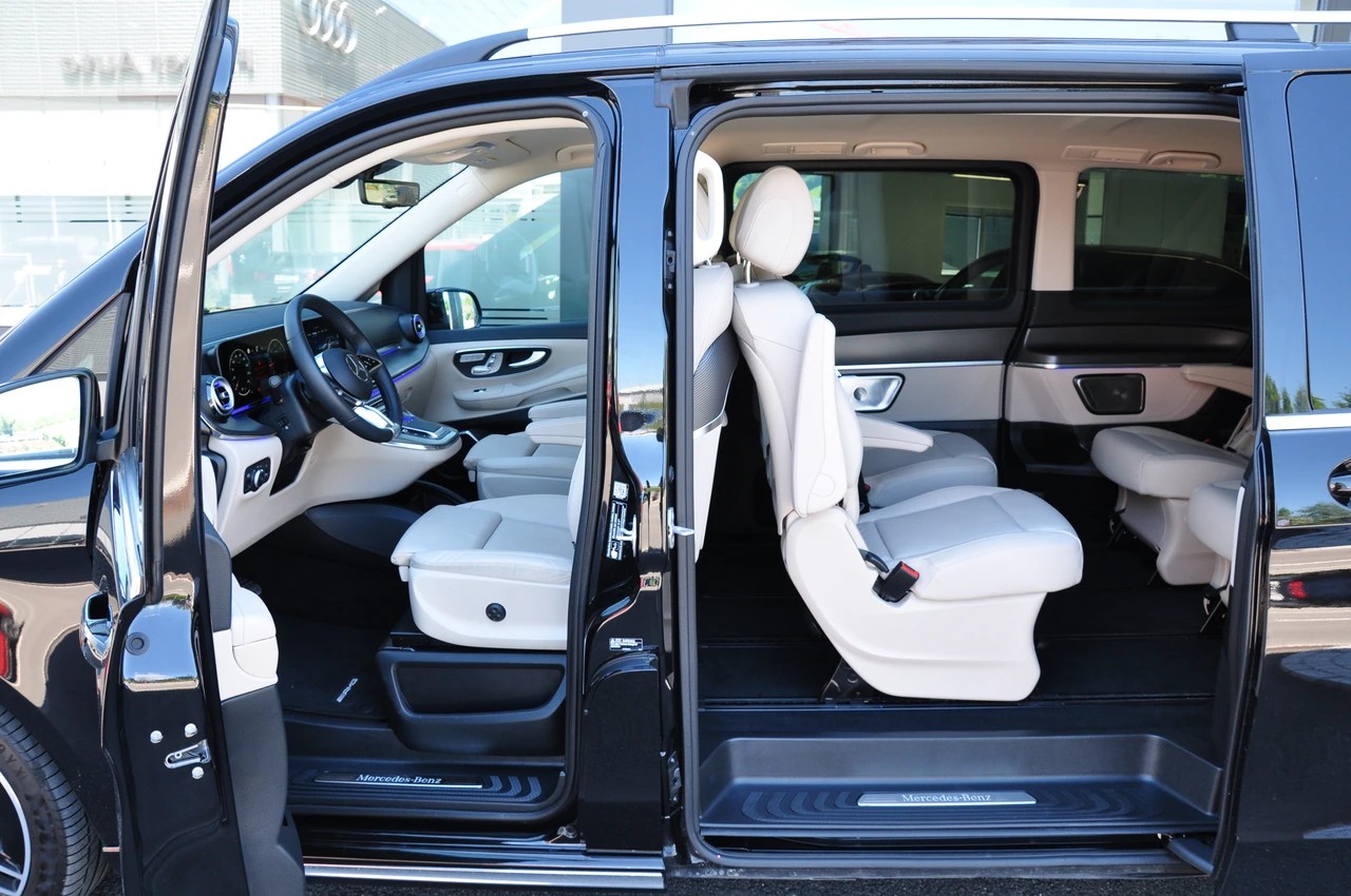 MERCEDES-BENZ V 300 d extralang 4Matic 9G-Tronic SWISS EDITION AMG Line-image-26