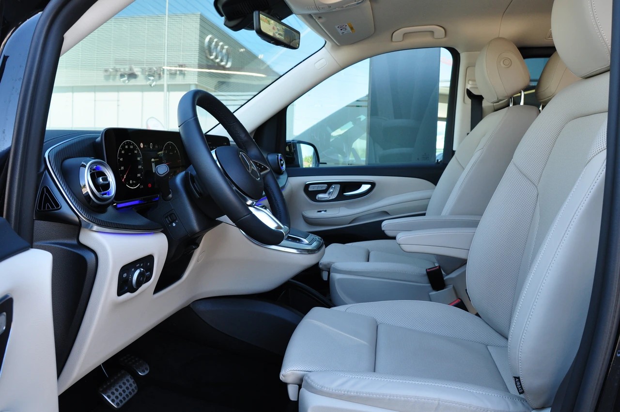 MERCEDES-BENZ V 300 d extralang 4Matic 9G-Tronic SWISS EDITION AMG Line-image-16