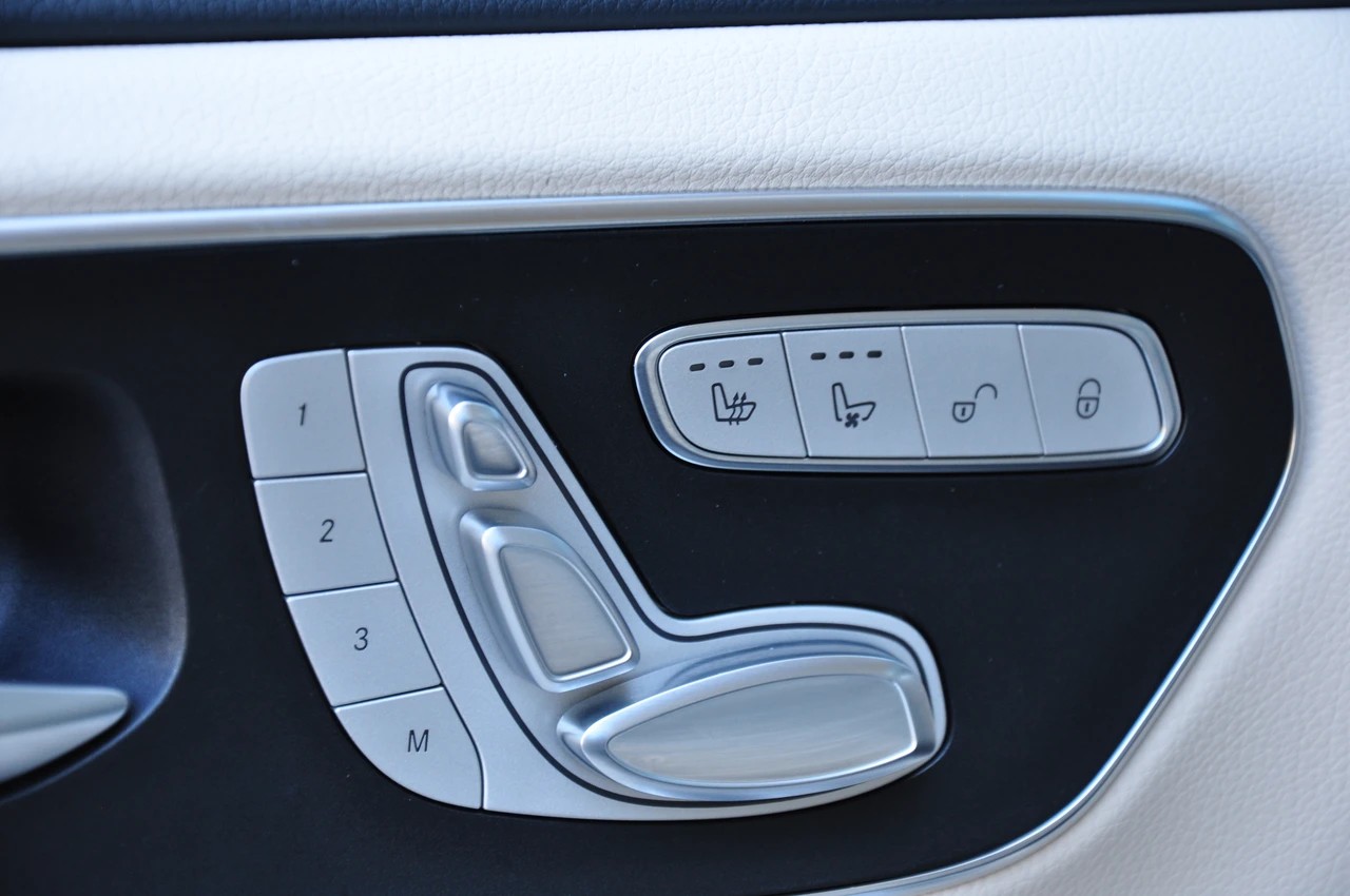 MERCEDES-BENZ V 300 d extralang 4Matic 9G-Tronic SWISS EDITION AMG Line-image-25