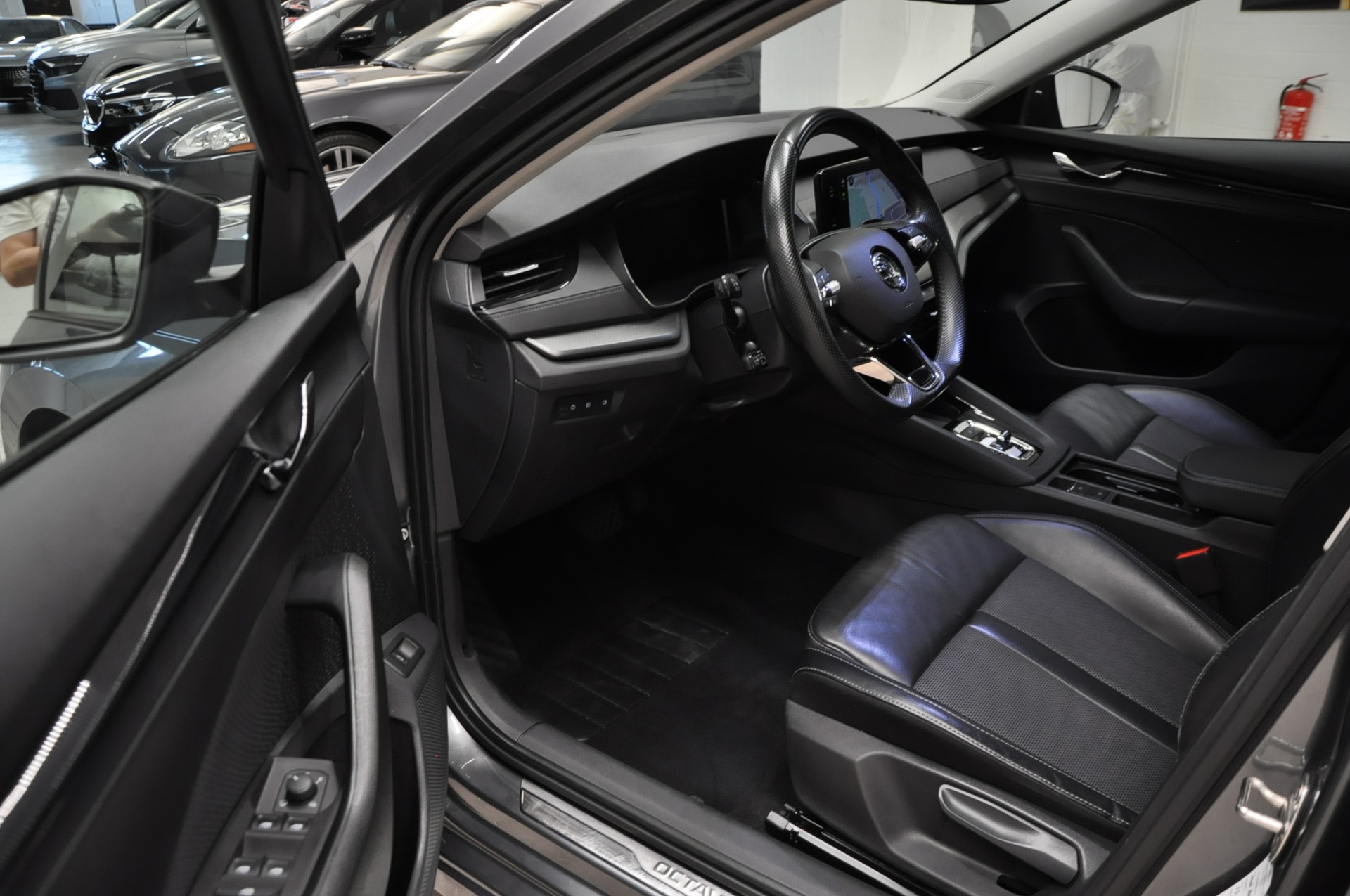 SKODA Octavia Combi 2.0 TDI DSG Ambition 4x4-image-8