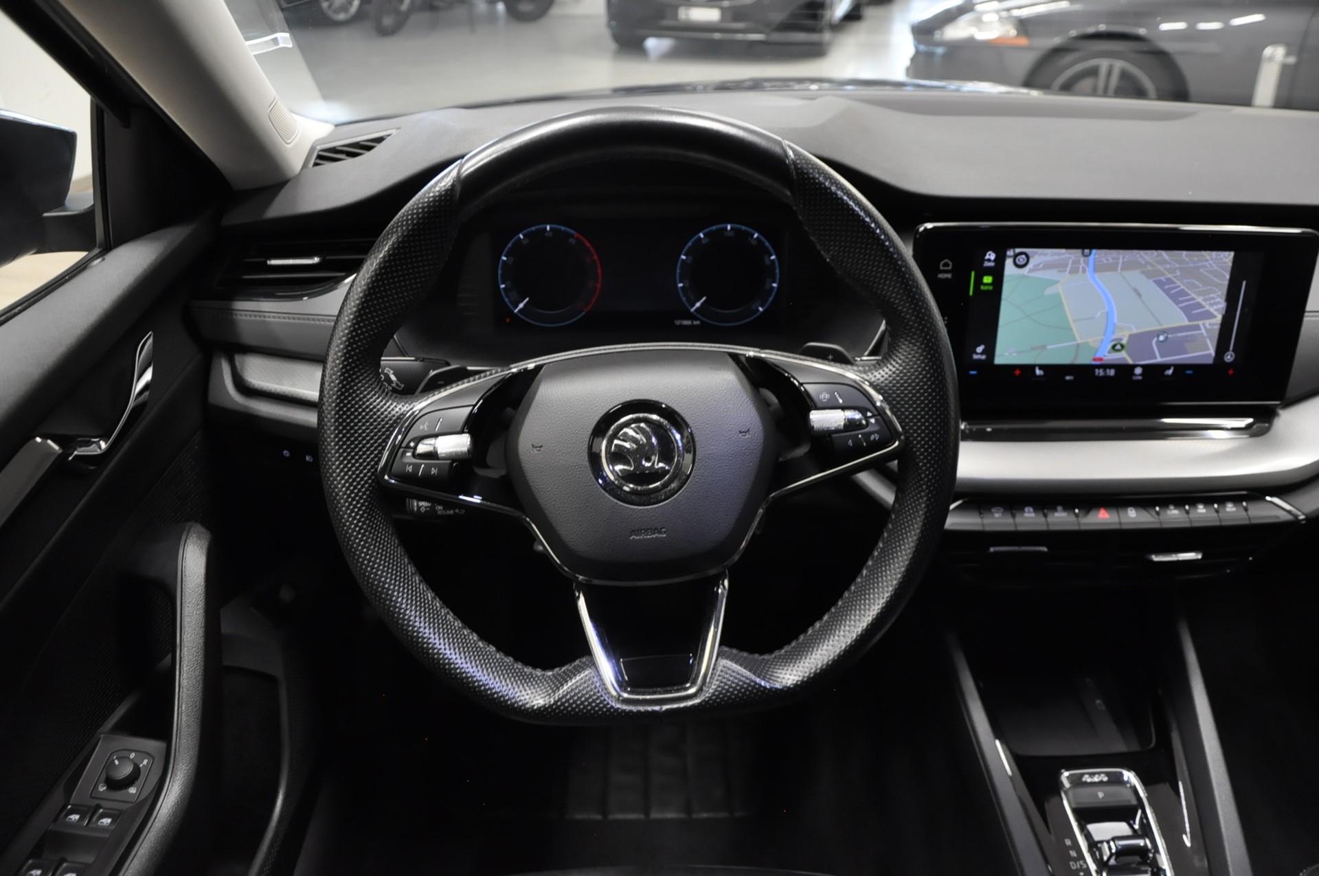 SKODA Octavia Combi 2.0 TDI DSG Ambition 4x4-image-16