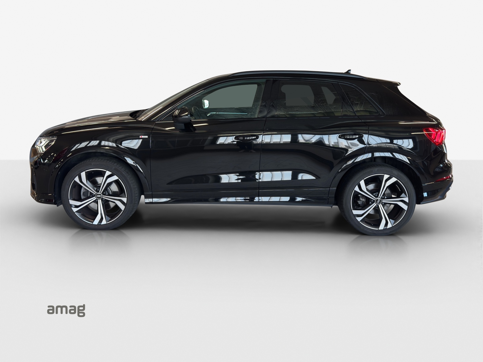 AUDI Q3 40 TFSI S line quattro S-tronic-image-1